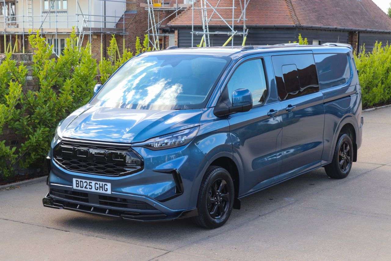 A 2025 FORD TRANSIT CUSTOM 2.0 320 EcoBlue Limited Crew Van Double Cab 5dr Diesel Manual L2 H1 Euro 6 A 2025 FORD TRANSIT CUSTOM 2.0 320 EcoBlue Limited Crew Van Double Cab 5dr Diesel Manual L2 H1 Euro 6
