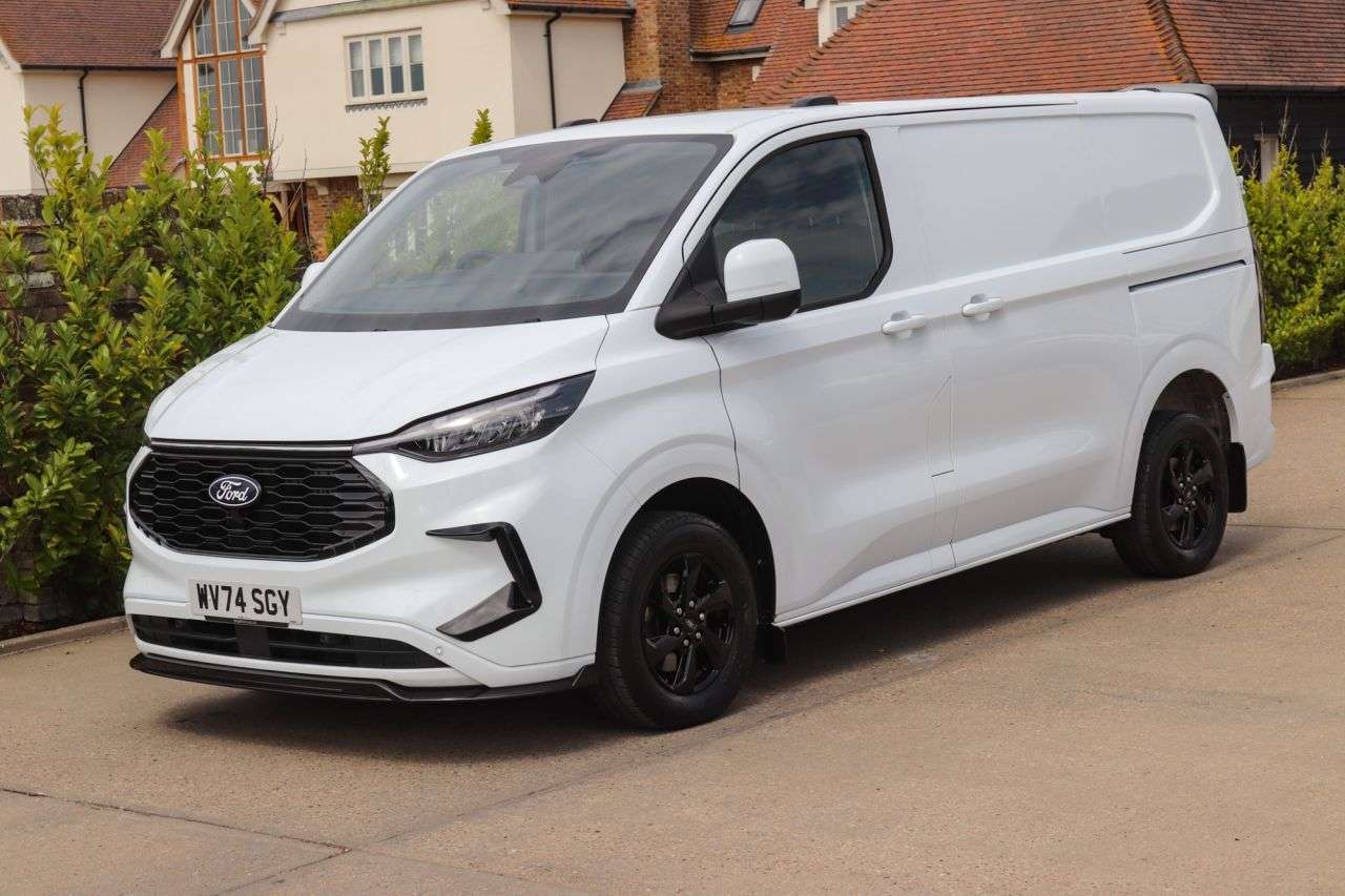 A 2024 FORD TRANSIT CUSTOM 2.0 300 EcoBlue Limited Panel Van 5dr Diesel Auto L1 H1 Euro 6 (s/s) (136 p A 2024 FORD TRANSIT CUSTOM 2.0 300 EcoBlue Limited Panel Van 5dr Diesel Auto L1 H1 Euro 6 (s/s) (136 p
