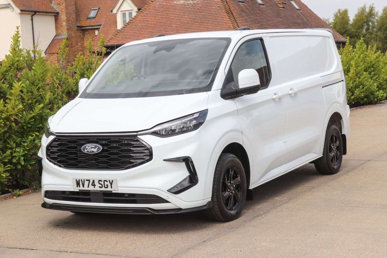 A 2024 FORD TRANSIT CUSTOM 2.0 300 EcoBlue Limited Panel Van 5dr Diesel Auto L1 H1 Euro 6 (s/s) (136 p A 2024 FORD TRANSIT CUSTOM 2.0 300 EcoBlue Limited Panel Van 5dr Diesel Auto L1 H1 Euro 6 (s/s) (136 p