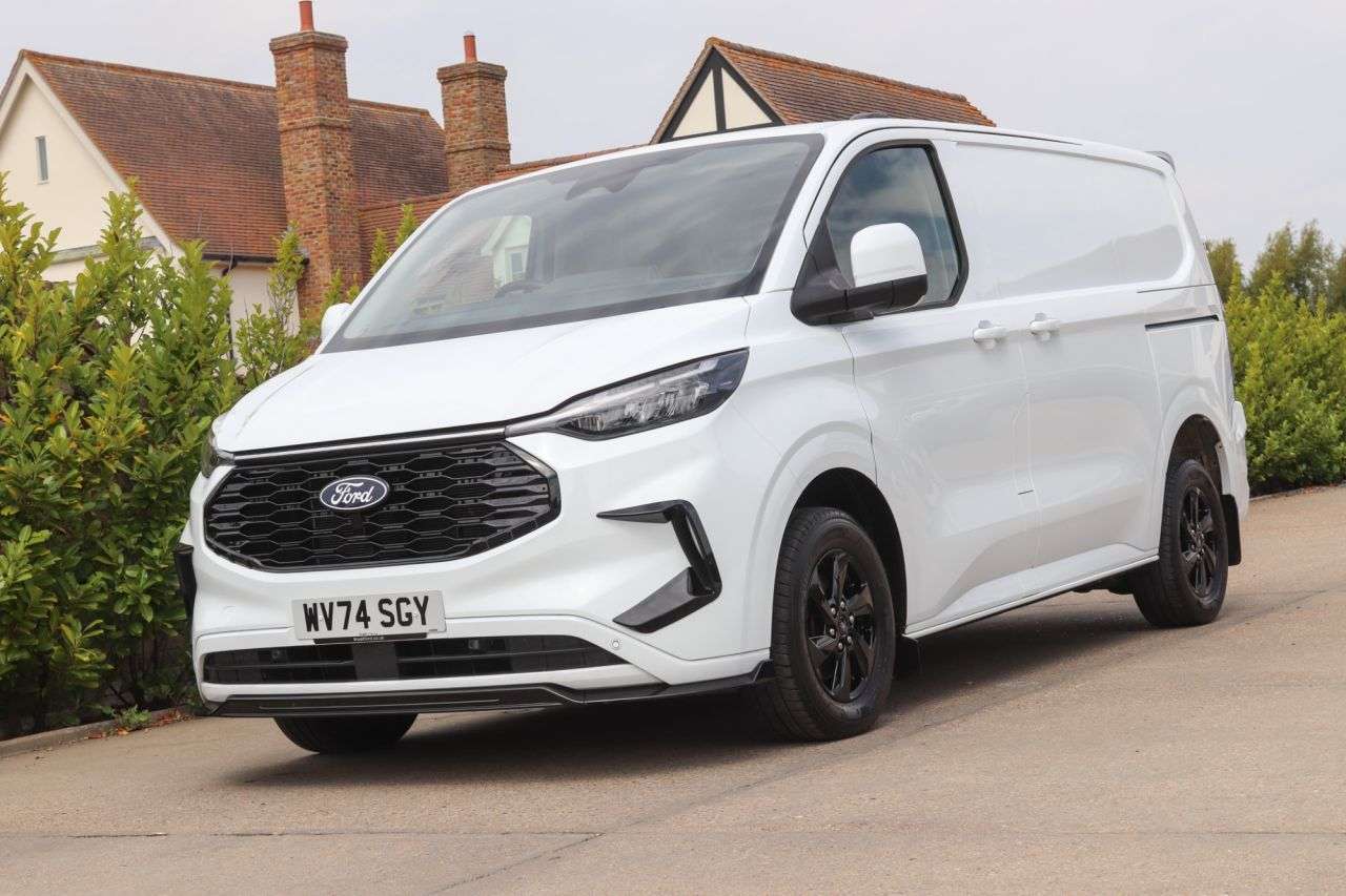 A 2024 FORD TRANSIT CUSTOM 2.0 300 EcoBlue Limited Panel Van 5dr Diesel Auto L1 H1 Euro 6 (s/s) (136 p A 2024 FORD TRANSIT CUSTOM 2.0 300 EcoBlue Limited Panel Van 5dr Diesel Auto L1 H1 Euro 6 (s/s) (136 p