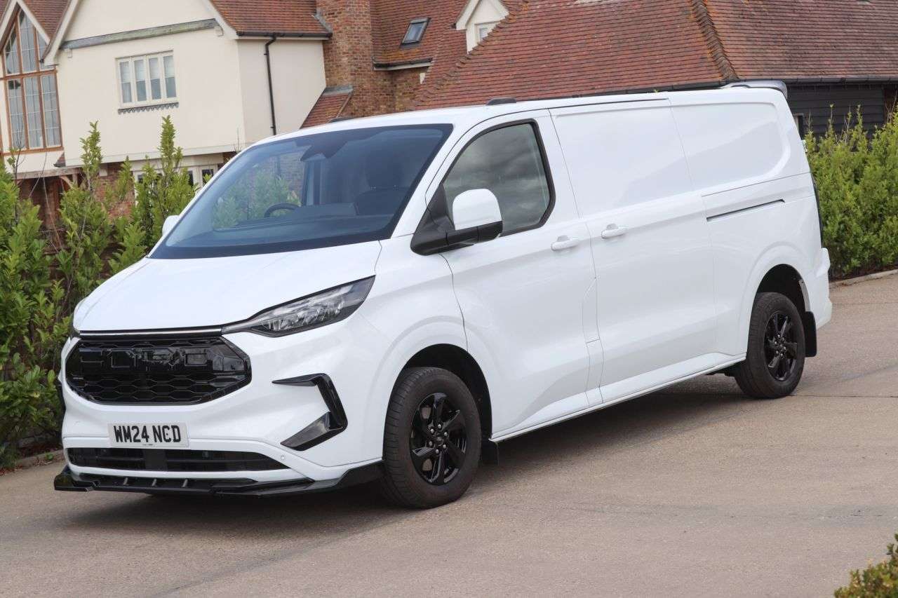 A 2024 FORD TRANSIT CUSTOM 2.0 300 EcoBlue Limited Panel Van 5dr Diesel Manual L2 H1 Euro 6 (s/s) (136 A 2024 FORD TRANSIT CUSTOM 2.0 300 EcoBlue Limited Panel Van 5dr Diesel Manual L2 H1 Euro 6 (s/s) (136