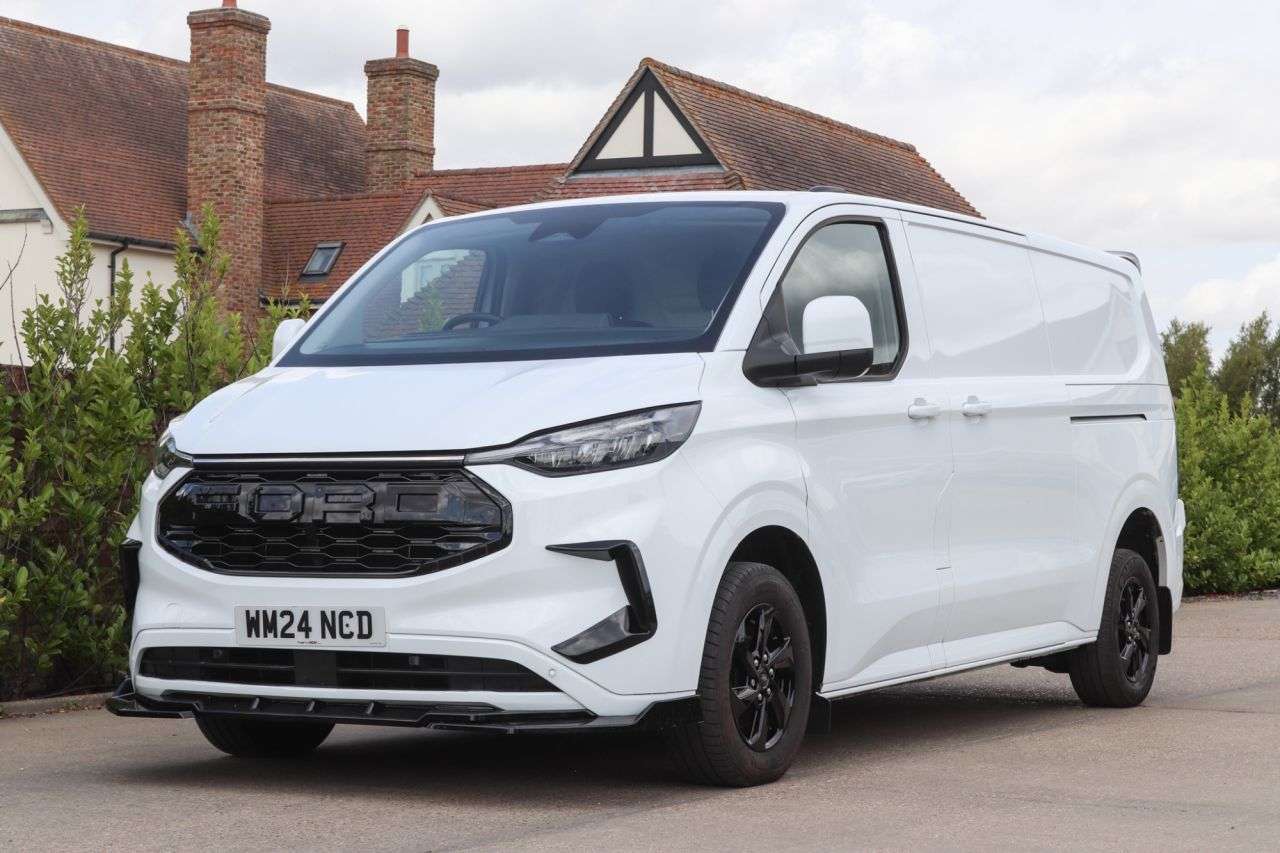 A 2024 FORD TRANSIT CUSTOM 2.0 300 EcoBlue Limited Panel Van 5dr Diesel Manual L2 H1 Euro 6 (s/s) (136 A 2024 FORD TRANSIT CUSTOM 2.0 300 EcoBlue Limited Panel Van 5dr Diesel Manual L2 H1 Euro 6 (s/s) (136