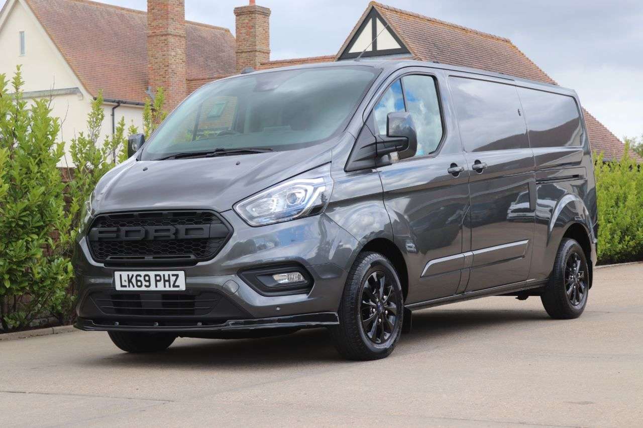 A 2019 FORD TRANSIT CUSTOM 2.0 300 EcoBlue Limited Panel Van 5dr Diesel Auto L2 H1 Euro 6 (s/s) (130 p A 2019 FORD TRANSIT CUSTOM 2.0 300 EcoBlue Limited Panel Van 5dr Diesel Auto L2 H1 Euro 6 (s/s) (130 p