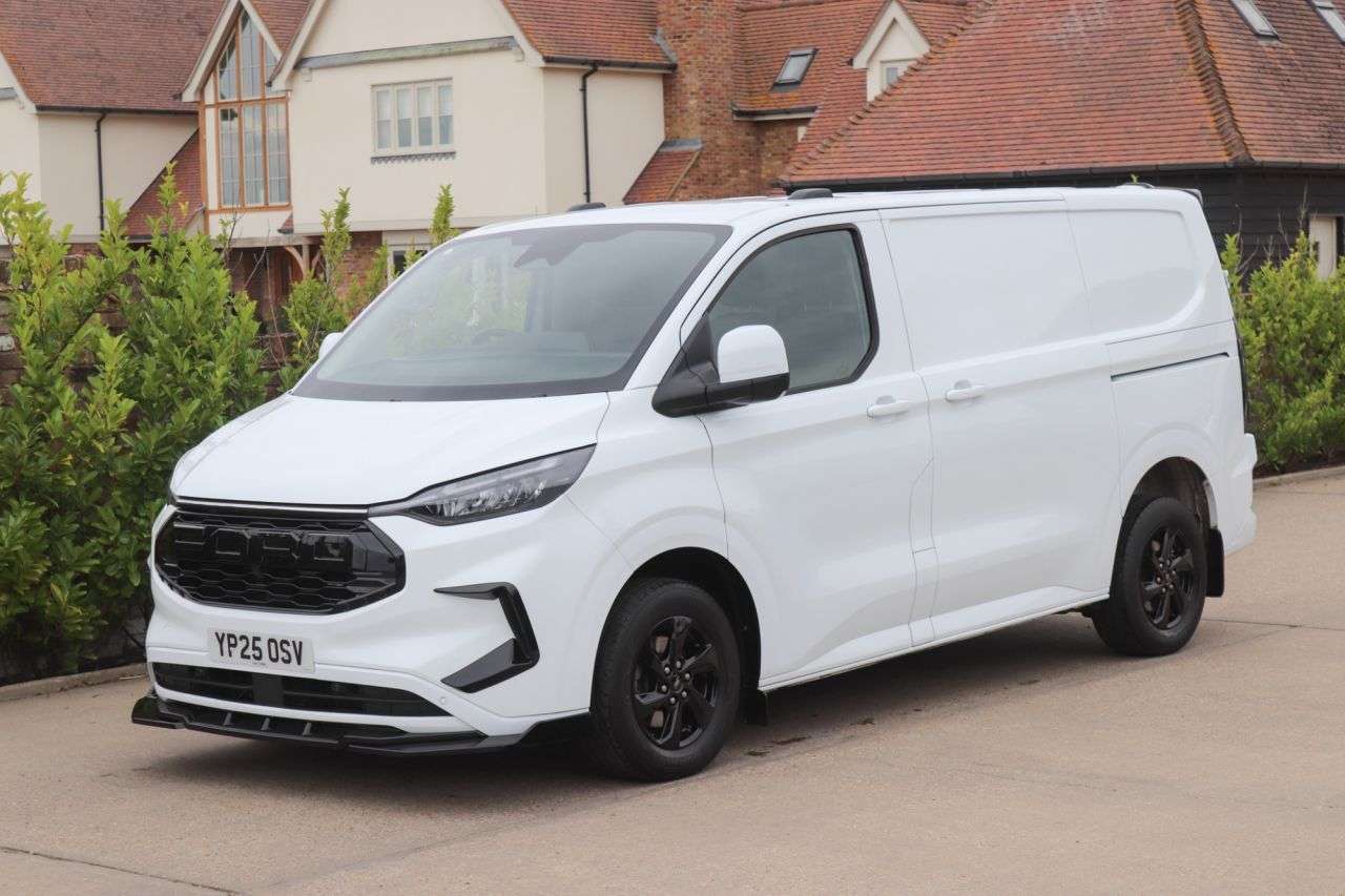 A 2025 FORD TRANSIT CUSTOM 2.0 320 EcoBlue Limited Panel Van 5dr Diesel Auto L1 H1 Euro 6 (s/s) (170 p A 2025 FORD TRANSIT CUSTOM 2.0 320 EcoBlue Limited Panel Van 5dr Diesel Auto L1 H1 Euro 6 (s/s) (170 p