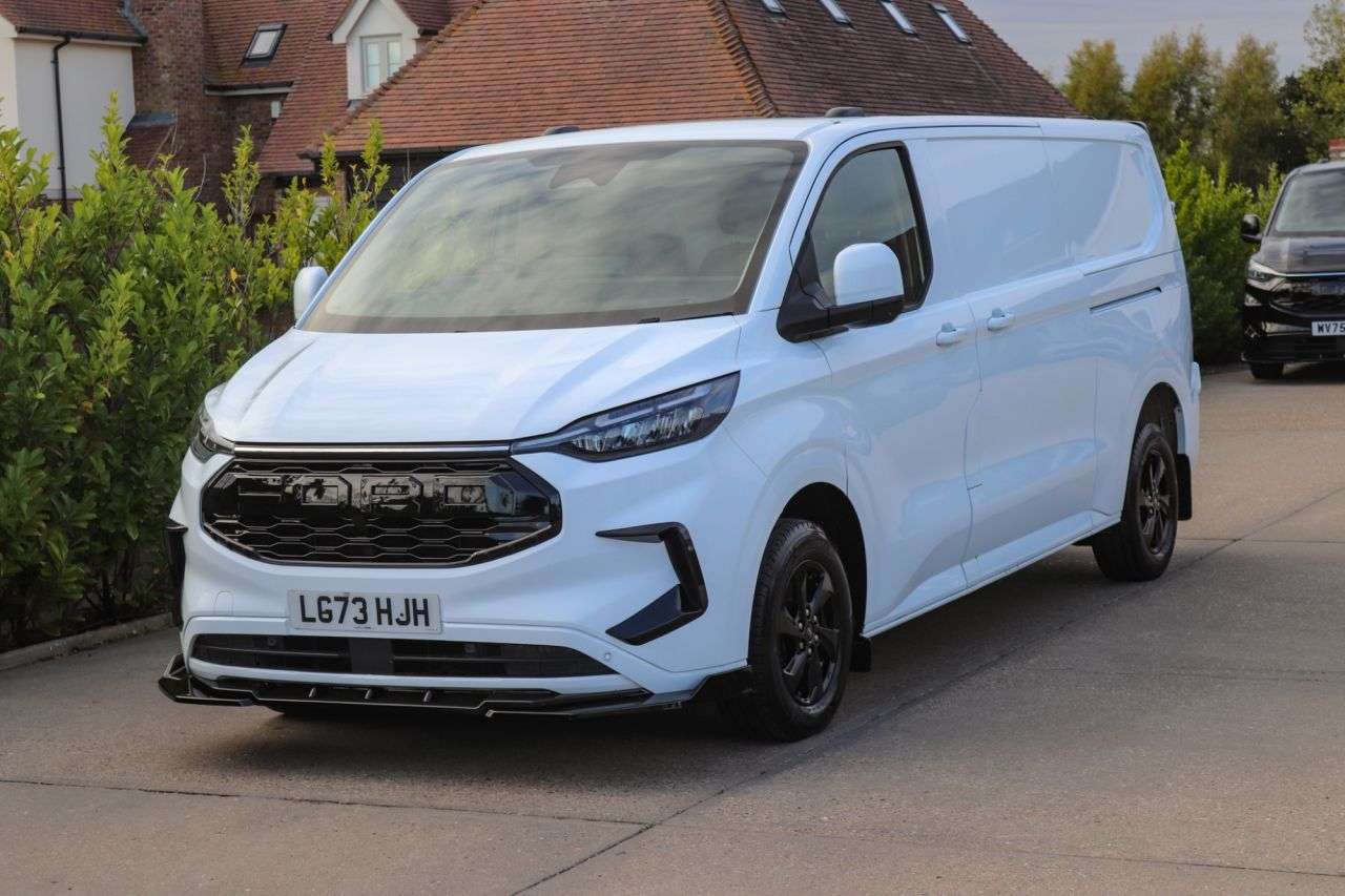 A 2023 FORD TRANSIT CUSTOM 2.0 300 EcoBlue Limited Panel Van 5dr Diesel Manual L2 H1 Euro 6 (s/s) (136 A 2023 FORD TRANSIT CUSTOM 2.0 300 EcoBlue Limited Panel Van 5dr Diesel Manual L2 H1 Euro 6 (s/s) (136