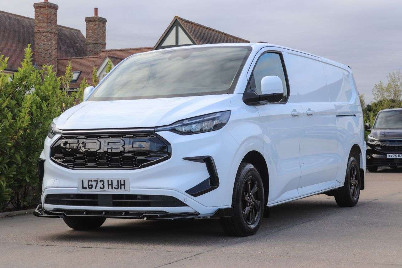 A 2023 FORD TRANSIT CUSTOM 2.0 300 EcoBlue Limited Panel Van 5dr Diesel Manual L2 H1 Euro 6 (s/s) (136 A 2023 FORD TRANSIT CUSTOM 2.0 300 EcoBlue Limited Panel Van 5dr Diesel Manual L2 H1 Euro 6 (s/s) (136