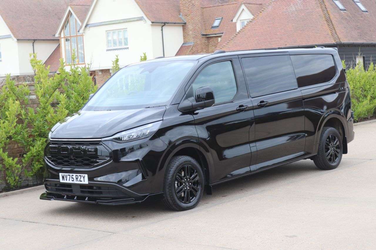 A 2025 FORD TRANSIT CUSTOM 2.0 320 EcoBlue Limited Crew Van Double Cab 5dr Diesel Auto L2 H1 Euro 6 (s A 2025 FORD TRANSIT CUSTOM 2.0 320 EcoBlue Limited Crew Van Double Cab 5dr Diesel Auto L2 H1 Euro 6 (s
