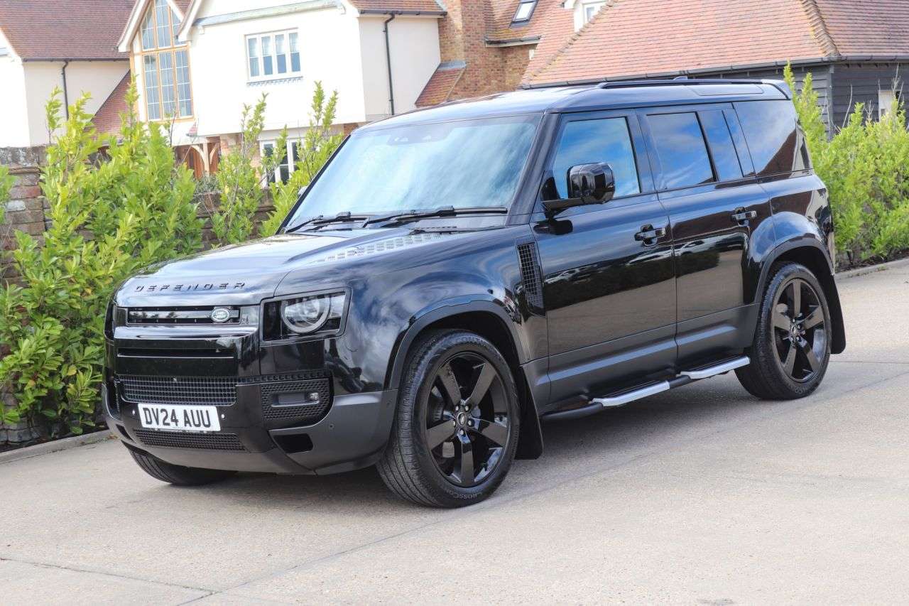 A 2024 LAND ROVER DEFENDER 110 3.0 D250 MHEV HSE Hard Top SUV 5dr Diesel Auto 4WD MWB Euro 6 (s/s) (250 ps A 2024 LAND ROVER DEFENDER 110 3.0 D250 MHEV HSE Hard Top SUV 5dr Diesel Auto 4WD MWB Euro 6 (s/s) (250 ps