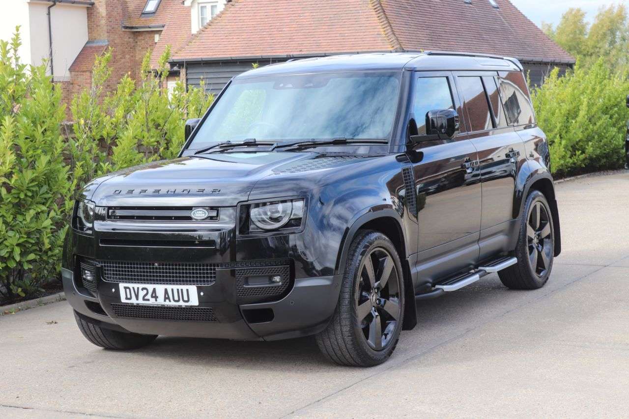 A 2024 LAND ROVER DEFENDER 110 3.0 D250 MHEV HSE Hard Top SUV 5dr Diesel Auto 4WD MWB Euro 6 (s/s) (250 ps A 2024 LAND ROVER DEFENDER 110 3.0 D250 MHEV HSE Hard Top SUV 5dr Diesel Auto 4WD MWB Euro 6 (s/s) (250 ps