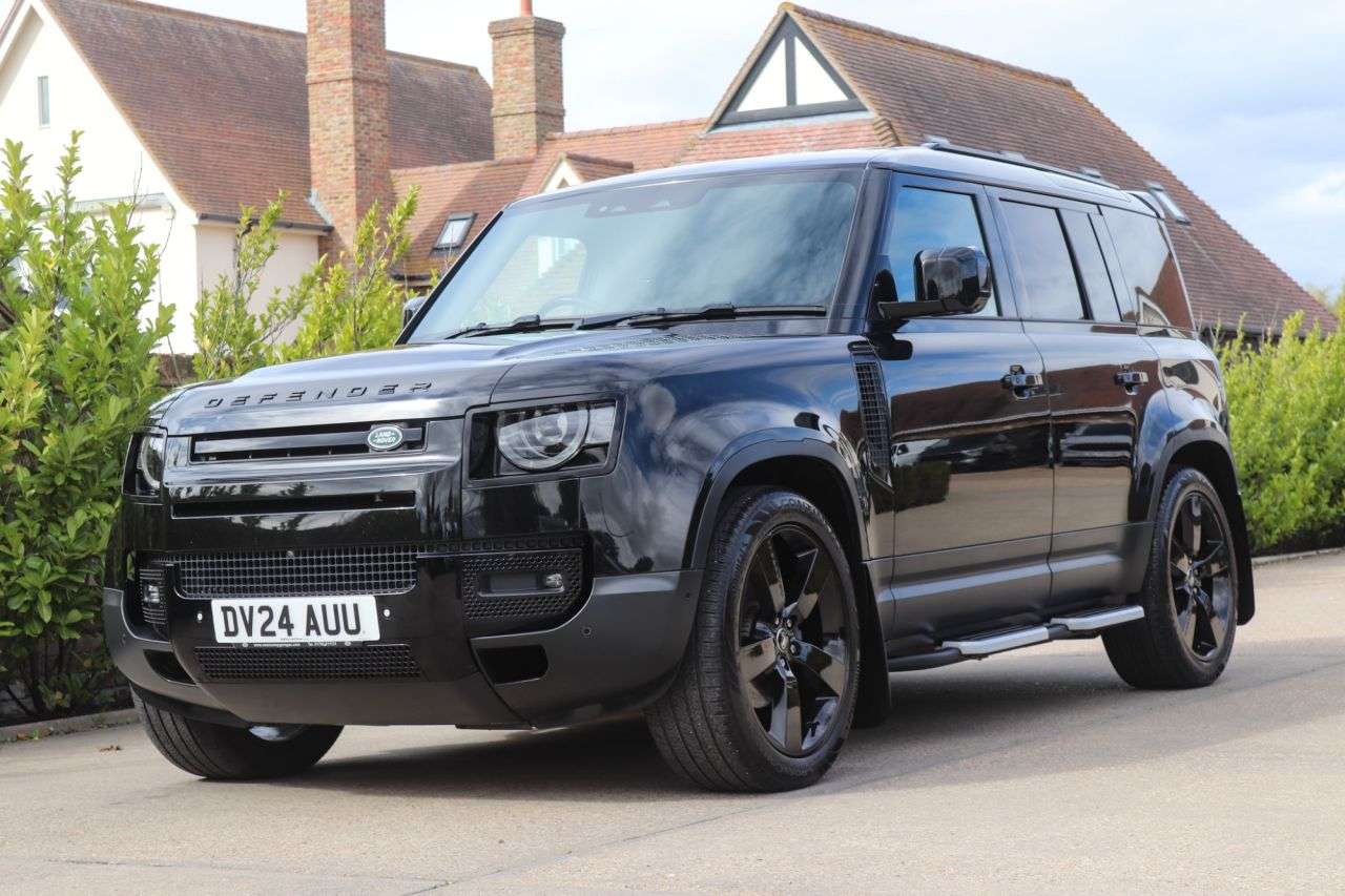 A 2024 LAND ROVER DEFENDER 110 3.0 D250 MHEV HSE Hard Top SUV 5dr Diesel Auto 4WD MWB Euro 6 (s/s) (250 ps A 2024 LAND ROVER DEFENDER 110 3.0 D250 MHEV HSE Hard Top SUV 5dr Diesel Auto 4WD MWB Euro 6 (s/s) (250 ps