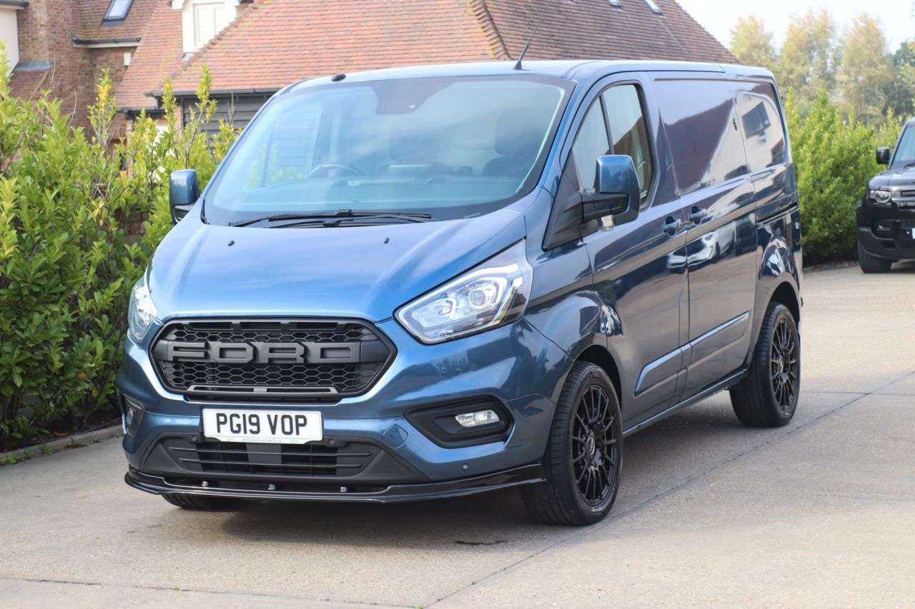 A 2019 FORD TRANSIT CUSTOM 2.0 300 EcoBlue Limited Panel Van 5dr Diesel Auto L1 H1 Euro 6 (s/s) (130 p A 2019 FORD TRANSIT CUSTOM 2.0 300 EcoBlue Limited Panel Van 5dr Diesel Auto L1 H1 Euro 6 (s/s) (130 p