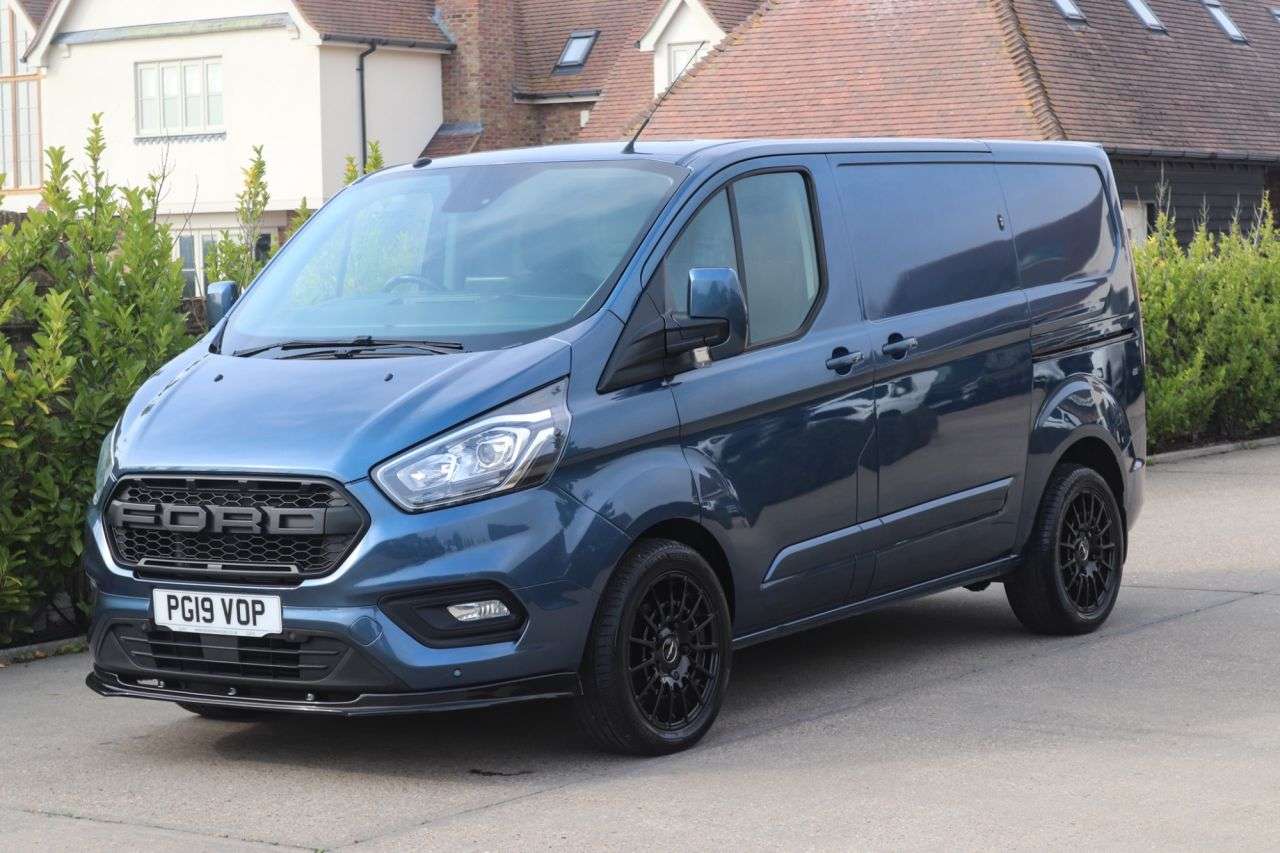 A 2019 FORD TRANSIT CUSTOM 2.0 300 EcoBlue Limited Panel Van 5dr Diesel Auto L1 H1 Euro 6 (s/s) (130 p A 2019 FORD TRANSIT CUSTOM 2.0 300 EcoBlue Limited Panel Van 5dr Diesel Auto L1 H1 Euro 6 (s/s) (130 p