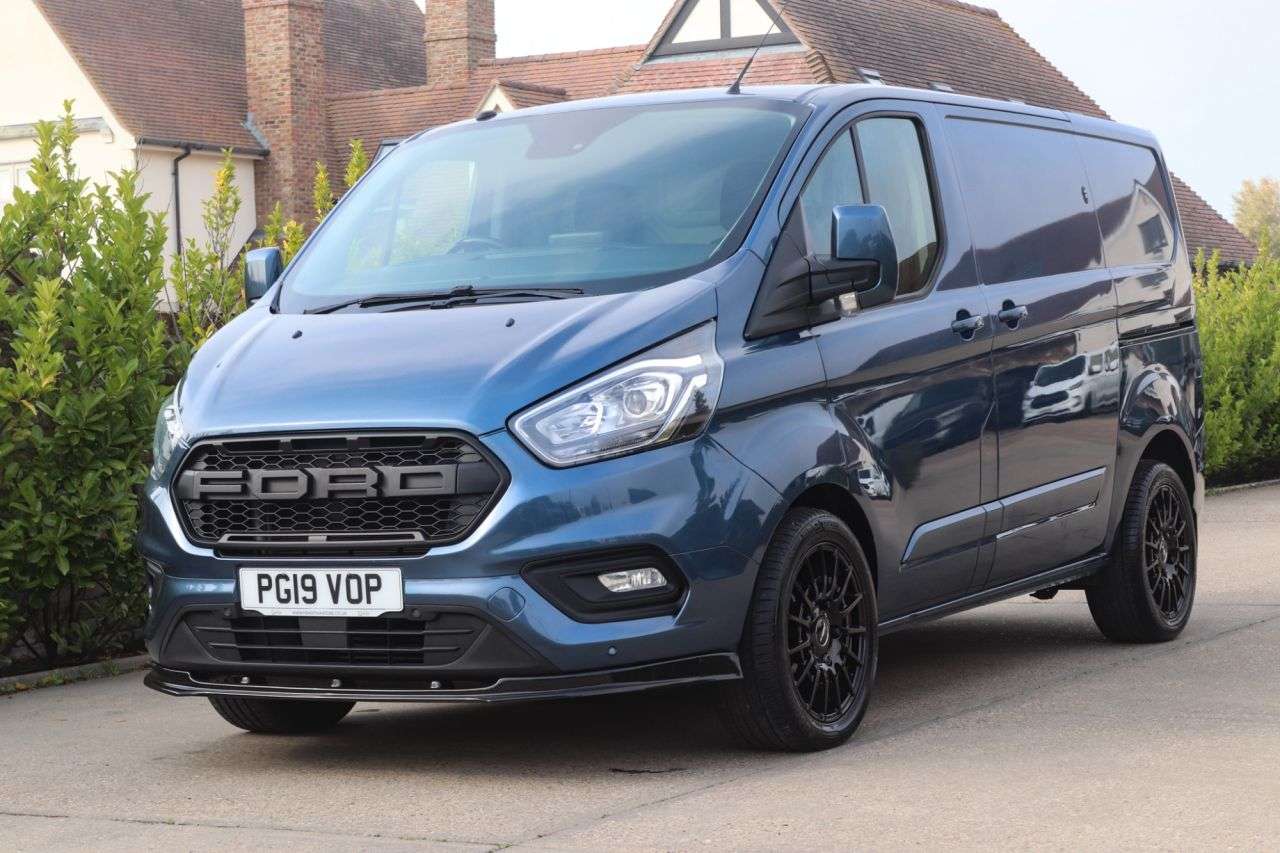 A 2019 FORD TRANSIT CUSTOM 2.0 300 EcoBlue Limited Panel Van 5dr Diesel Auto L1 H1 Euro 6 (s/s) (130 p A 2019 FORD TRANSIT CUSTOM 2.0 300 EcoBlue Limited Panel Van 5dr Diesel Auto L1 H1 Euro 6 (s/s) (130 p
