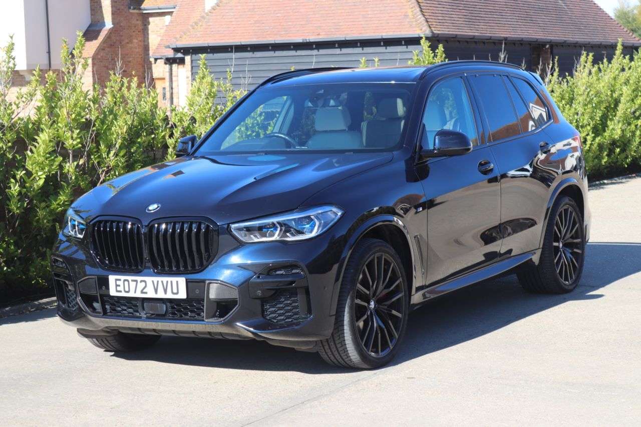 A 2022 BMW X5 3.0 30d MHT M Sport SUV 5dr Diesel Hybrid Auto xDrive Euro 6 (s/s) (286 ps) A 2022 BMW X5 3.0 30d MHT M Sport SUV 5dr Diesel Hybrid Auto xDrive Euro 6 (s/s) (286 ps)