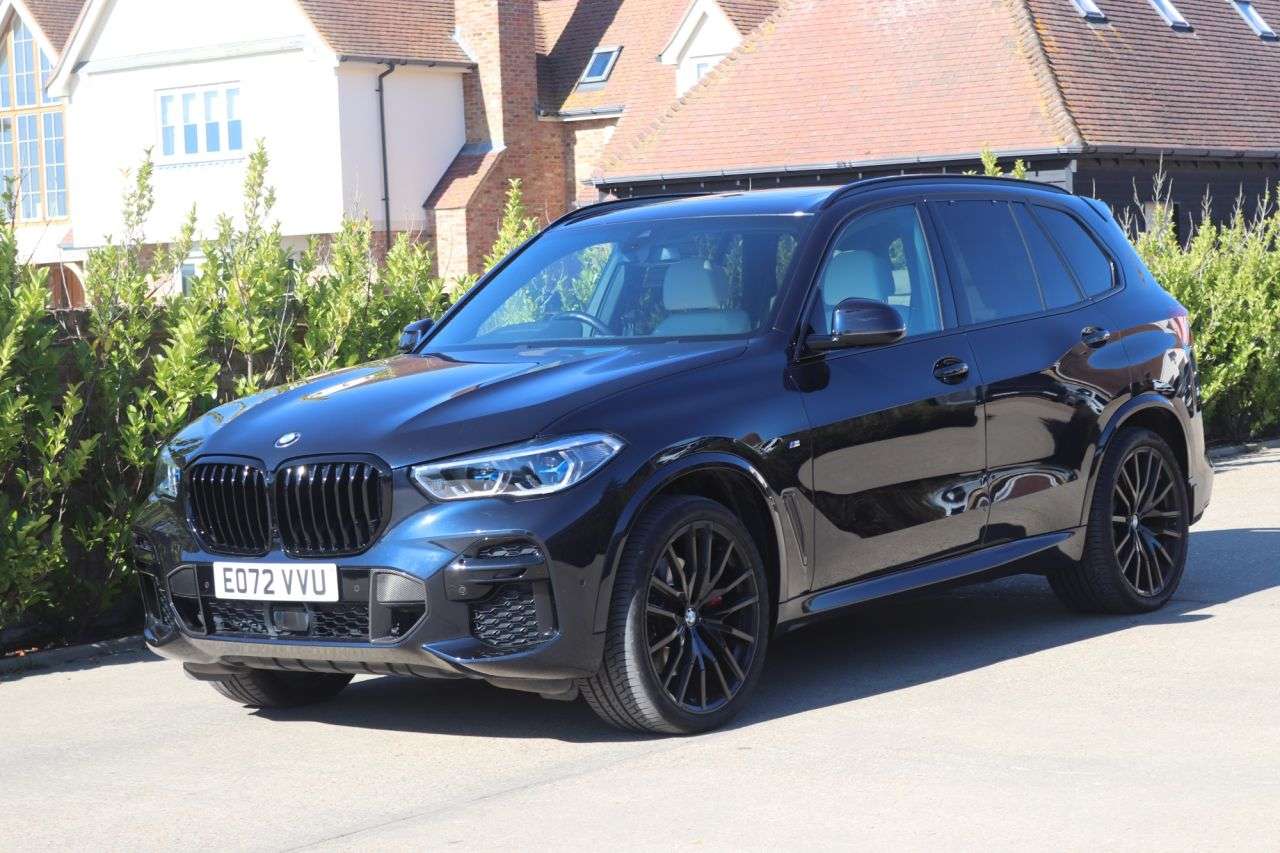 A 2022 BMW X5 3.0 30d MHT M Sport SUV 5dr Diesel Hybrid Auto xDrive Euro 6 (s/s) (286 ps) A 2022 BMW X5 3.0 30d MHT M Sport SUV 5dr Diesel Hybrid Auto xDrive Euro 6 (s/s) (286 ps)