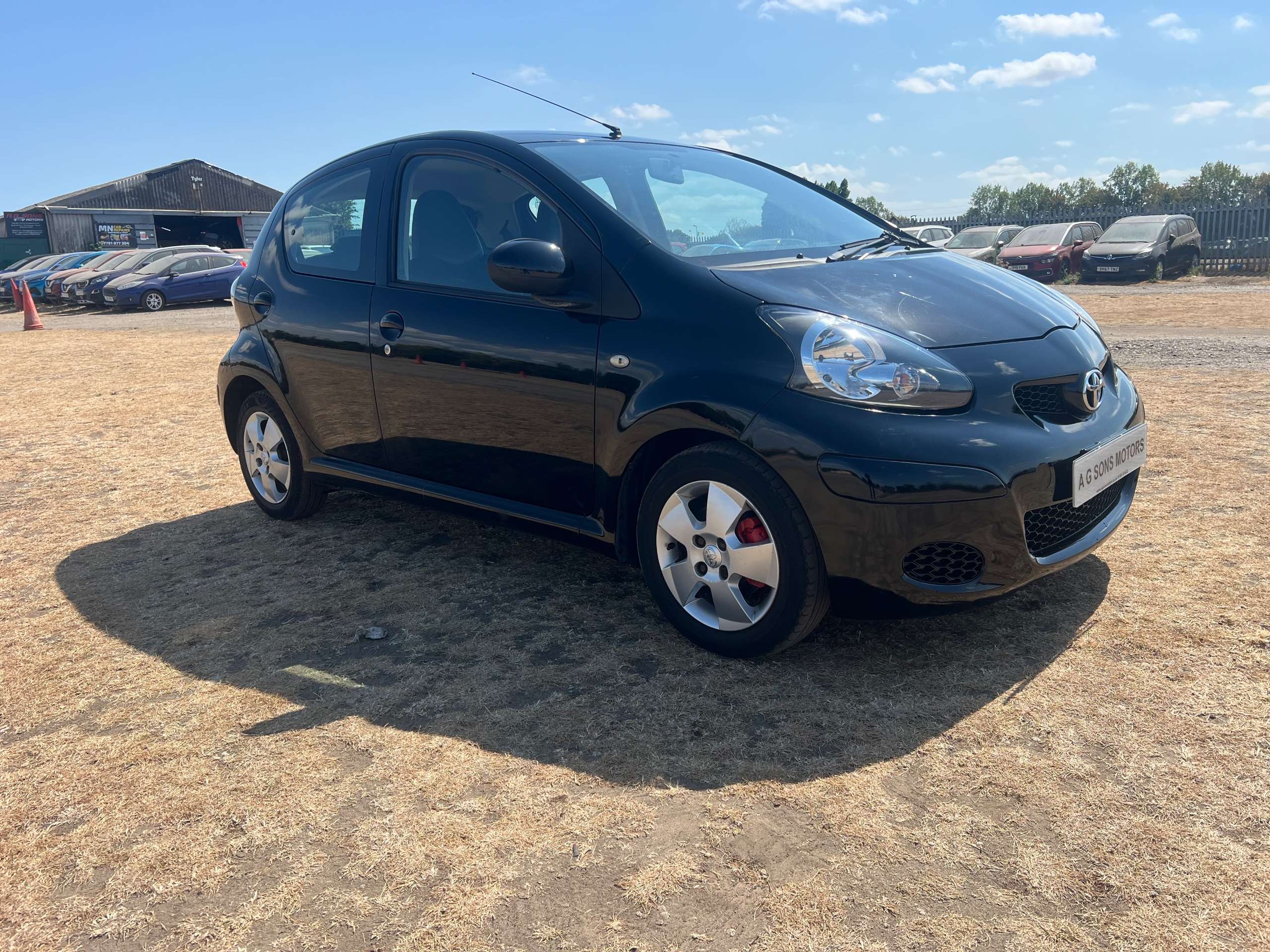 A 2010 TOYOTA AYGO 1.0 VVT-i Black Hatchback 5dr Petrol MultiMode Euro 4 (AC) (67 bhp) A 2010 TOYOTA AYGO 1.0 VVT-i Black Hatchback 5dr Petrol MultiMode Euro 4 (AC) (67 bhp)