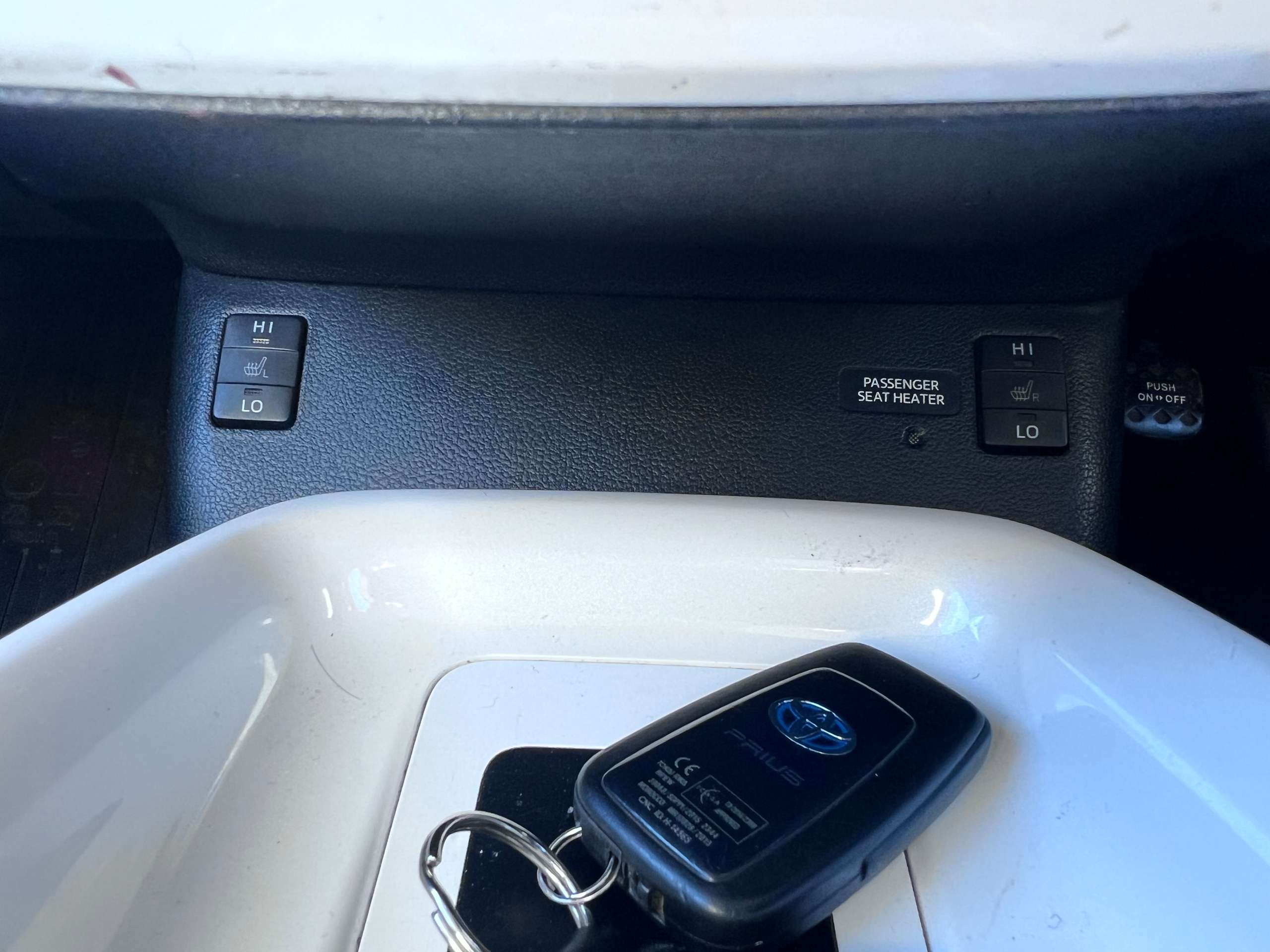 2016 TOYOTA PRIUS 2016 TOYOTA PRIUS