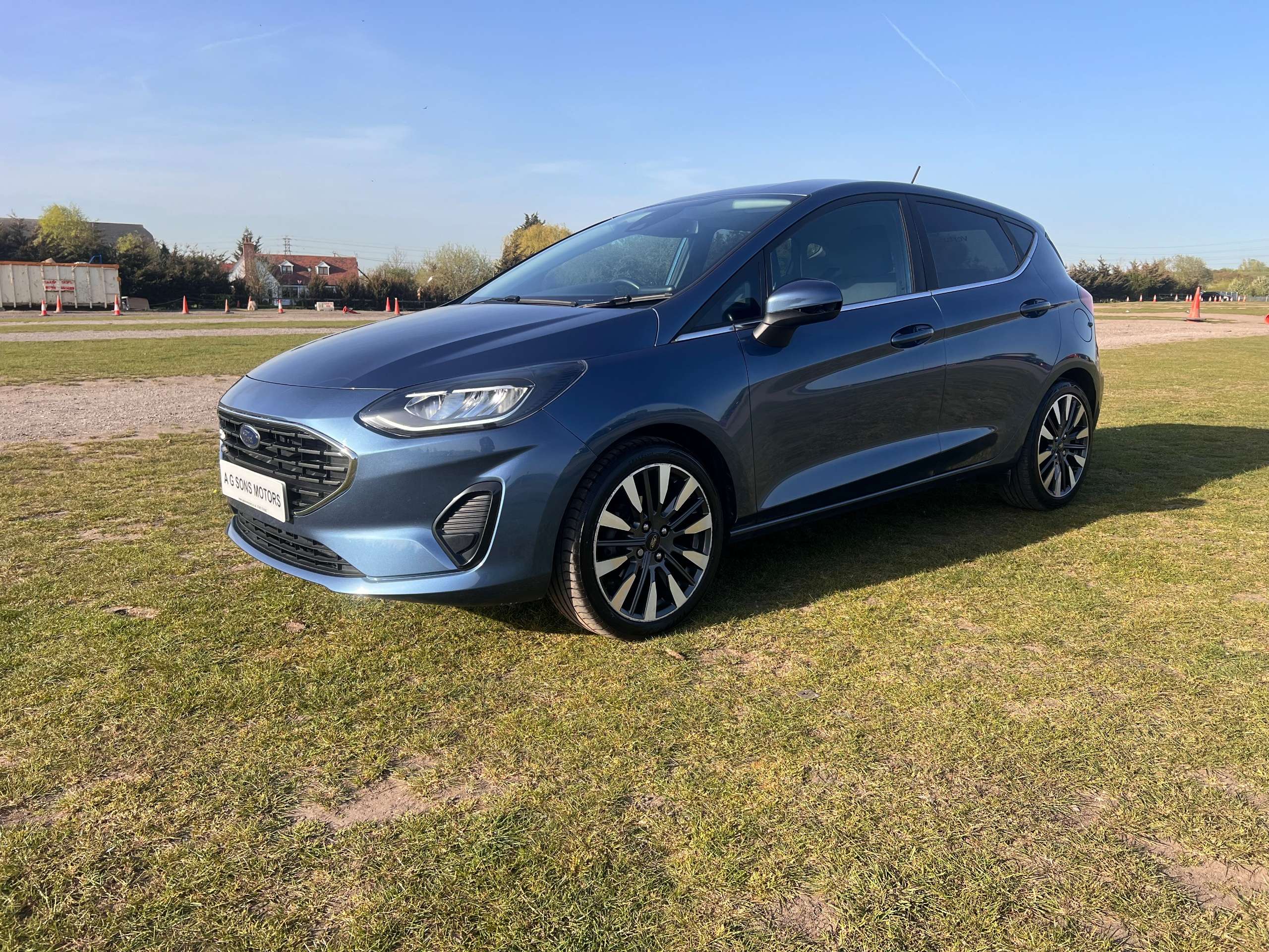 A 2022 FORD FIESTA 1.0T EcoBoost MHEV Titanium X Hatchback 5dr Petrol Hybrid DCT Euro 6 (s/s) (125 ps) A 2022 FORD FIESTA 1.0T EcoBoost MHEV Titanium X Hatchback 5dr Petrol Hybrid DCT Euro 6 (s/s) (125 ps)