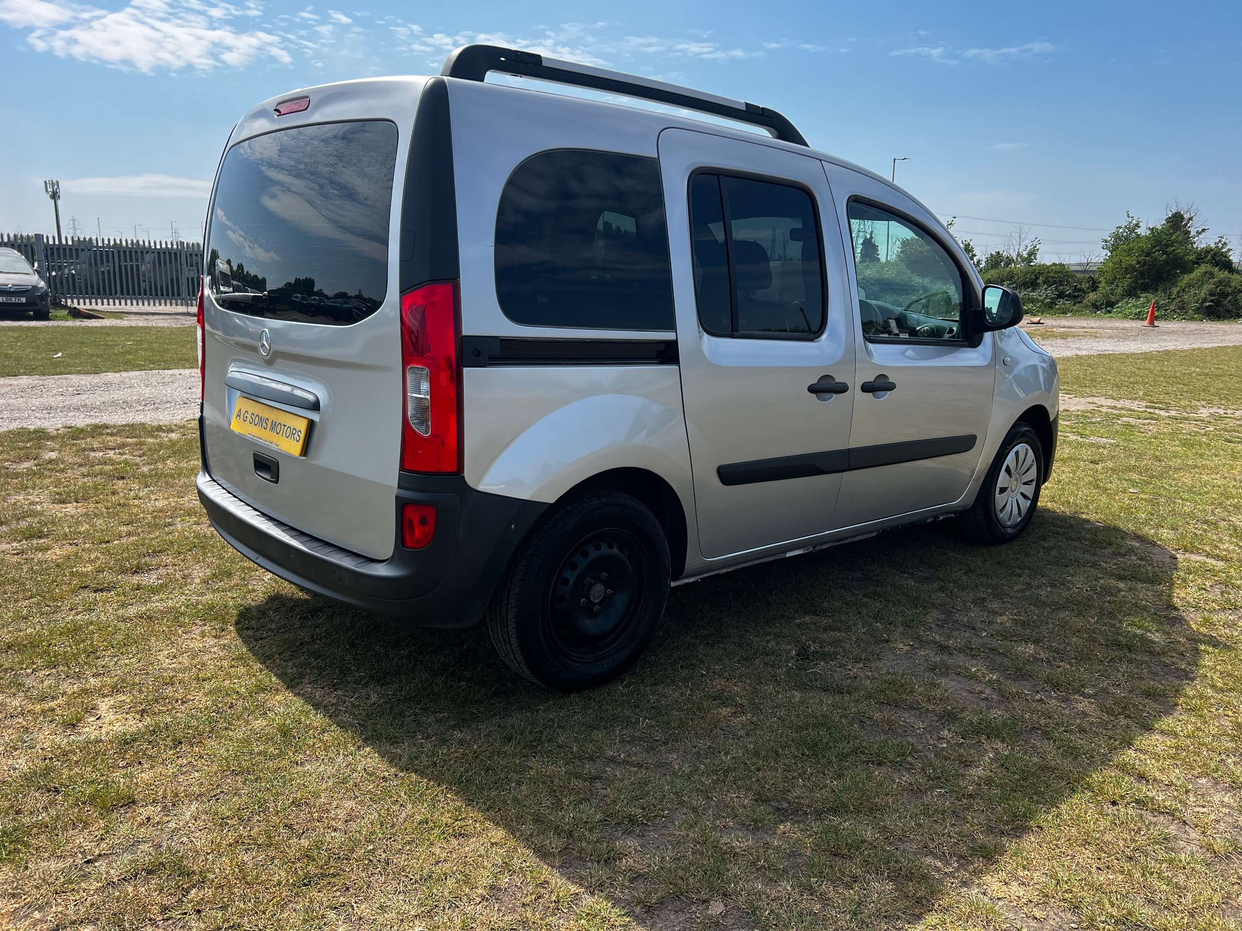 A 2019 MERCEDES-BENZ CITAN 1.5 109 CDI BlueEfficiency Tourer 5dr Diesel Manual L2 Euro 6 (s/s) (5 Seat) (90 ps) A 2019 MERCEDES-BENZ CITAN 1.5 109 CDI BlueEfficiency Tourer 5dr Diesel Manual L2 Euro 6 (s/s) (5 Seat) (90 ps)