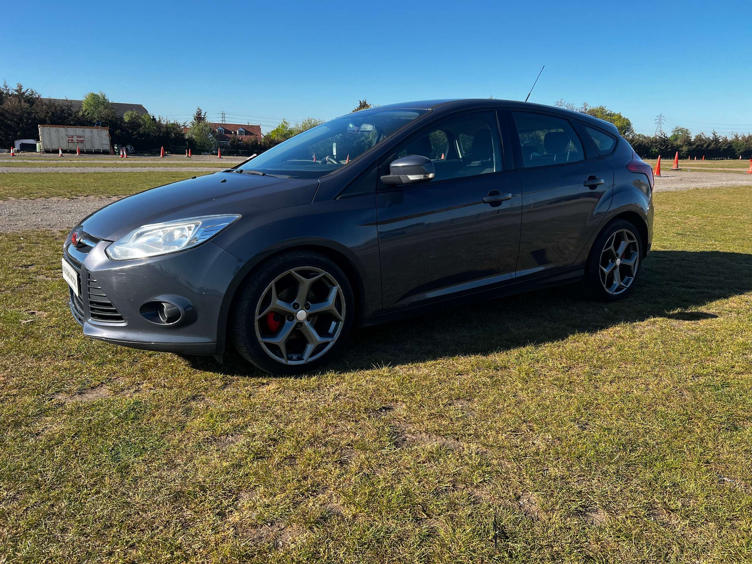 A 2015 FORD FOCUS 1.6 TDCi Edge Hatchback 5dr Diesel Manual Euro 5 (s/s) (115 ps) A 2015 FORD FOCUS 1.6 TDCi Edge Hatchback 5dr Diesel Manual Euro 5 (s/s) (115 ps)