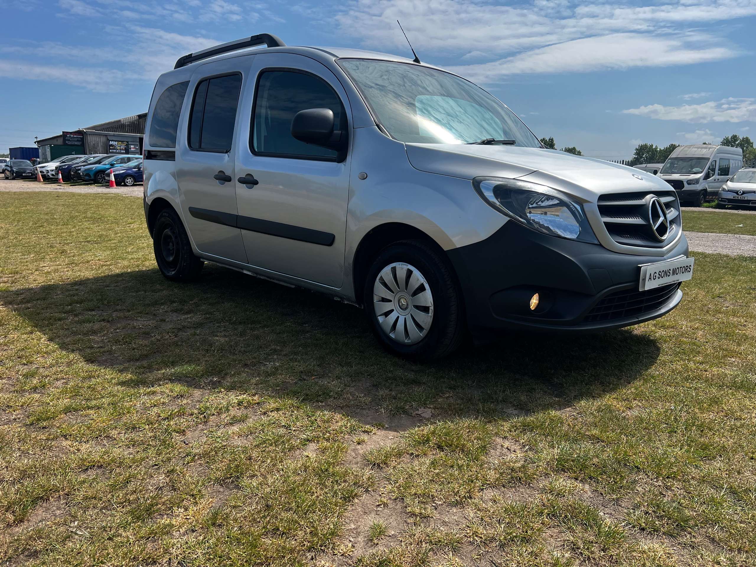 A 2019 MERCEDES-BENZ CITAN 1.5 109 CDI BlueEfficiency Tourer 5dr Diesel Manual L2 Euro 6 (s/s) (5 Seat) (90 ps) A 2019 MERCEDES-BENZ CITAN 1.5 109 CDI BlueEfficiency Tourer 5dr Diesel Manual L2 Euro 6 (s/s) (5 Seat) (90 ps)