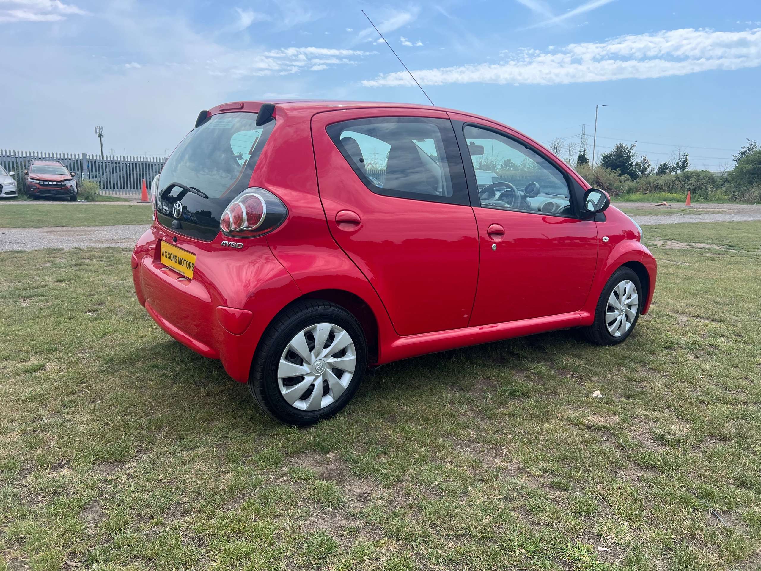 A 2014 TOYOTA AYGO 1.0 VVT-i Move Hatchback 5dr Petrol Manual Euro 5 (68 ps) A 2014 TOYOTA AYGO 1.0 VVT-i Move Hatchback 5dr Petrol Manual Euro 5 (68 ps)