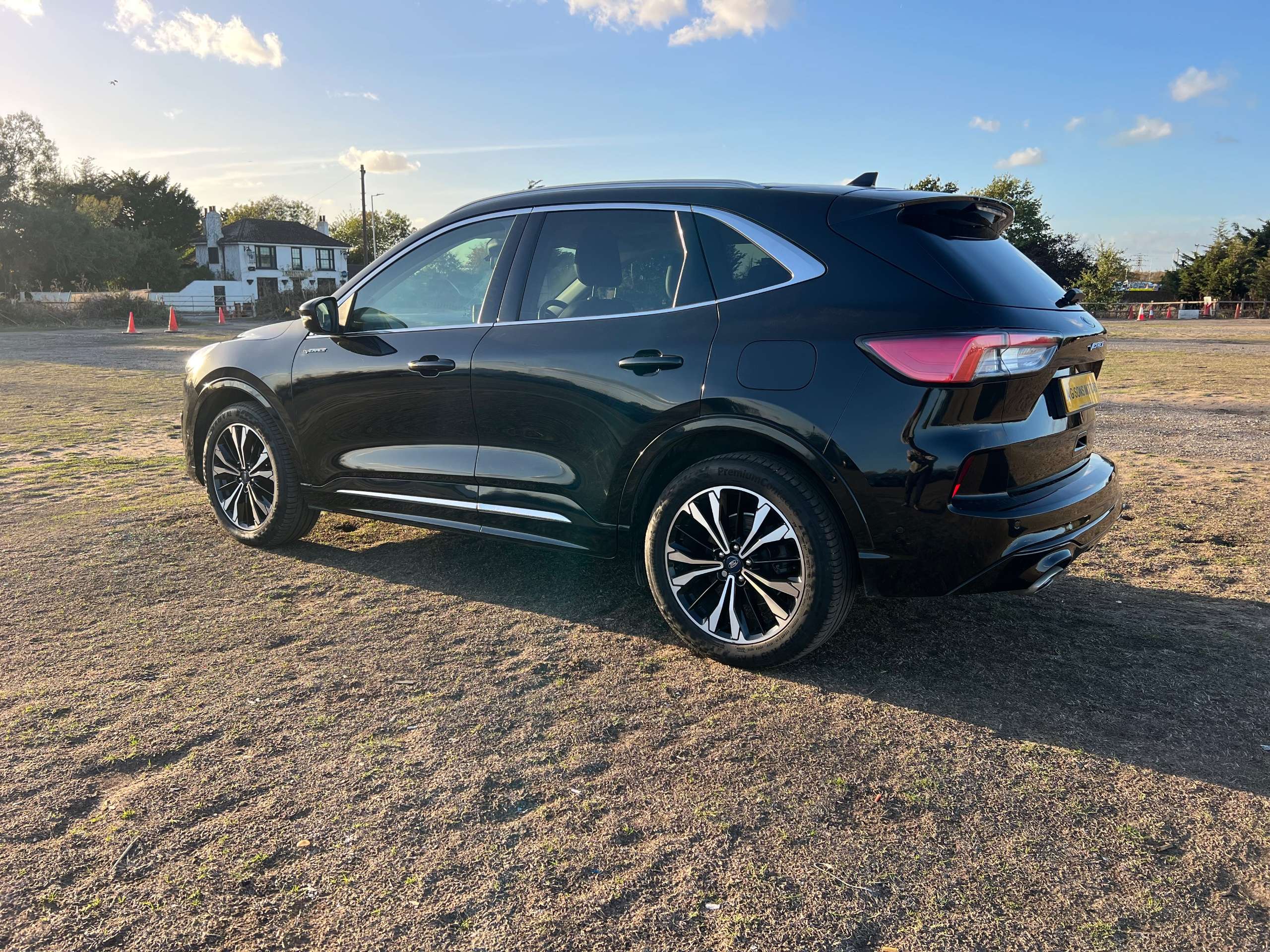 A 2020 FORD KUGA 2.0 EcoBlue Vignale SUV 5dr Diesel Auto AWD Euro 6 (s/s) (190 ps) A 2020 FORD KUGA 2.0 EcoBlue Vignale SUV 5dr Diesel Auto AWD Euro 6 (s/s) (190 ps)