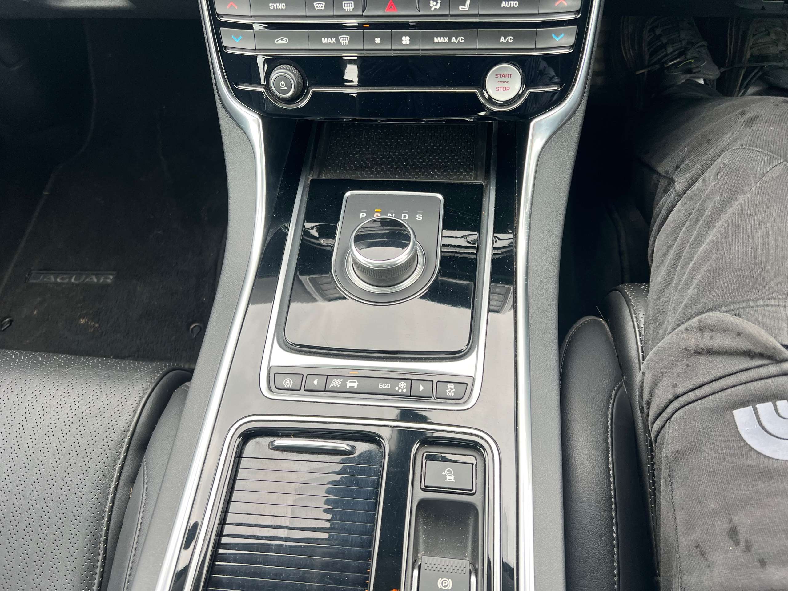 2017 JAGUAR XE 2017 JAGUAR XE