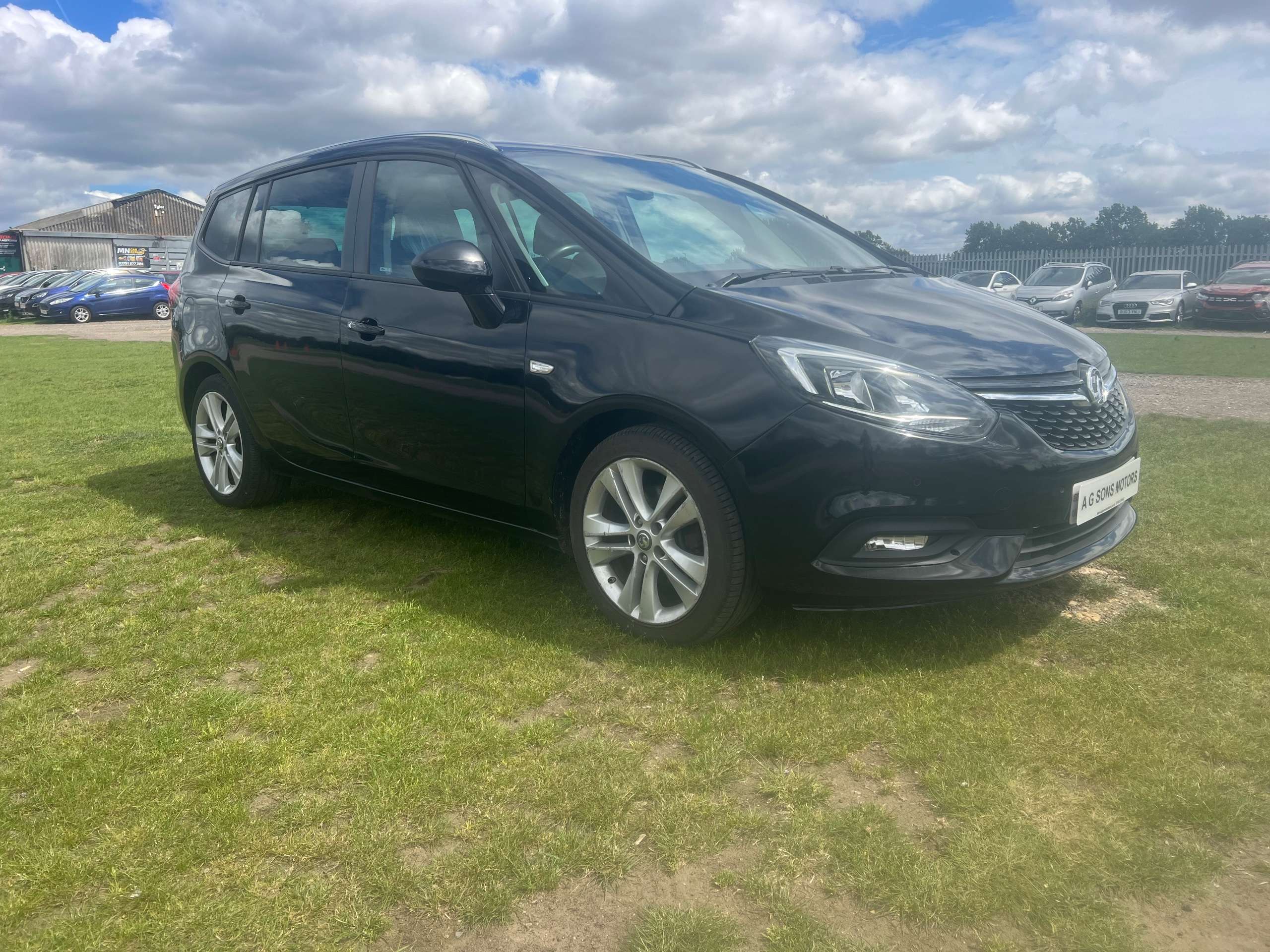 A 2017 VAUXHALL ZAFIRA TOURER 1.4i Turbo SRi MPV 5dr Petrol Manual Euro 6 (140 ps) A 2017 VAUXHALL ZAFIRA TOURER 1.4i Turbo SRi MPV 5dr Petrol Manual Euro 6 (140 ps)