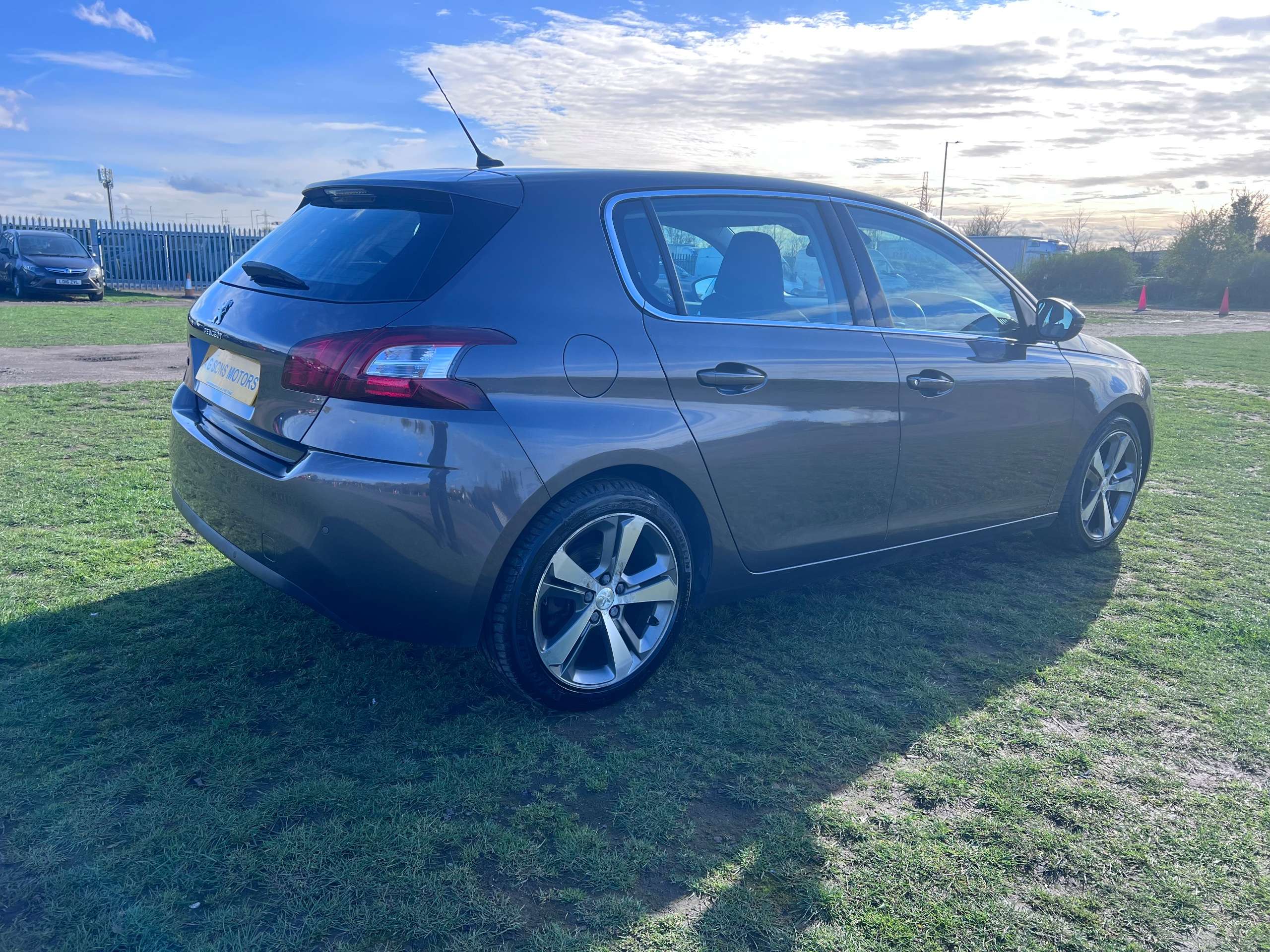 A 2014 PEUGEOT 308 1.6 THP Allure Hatchback 5dr Petrol Manual Euro 5 (125 ps) A 2014 PEUGEOT 308 1.6 THP Allure Hatchback 5dr Petrol Manual Euro 5 (125 ps)