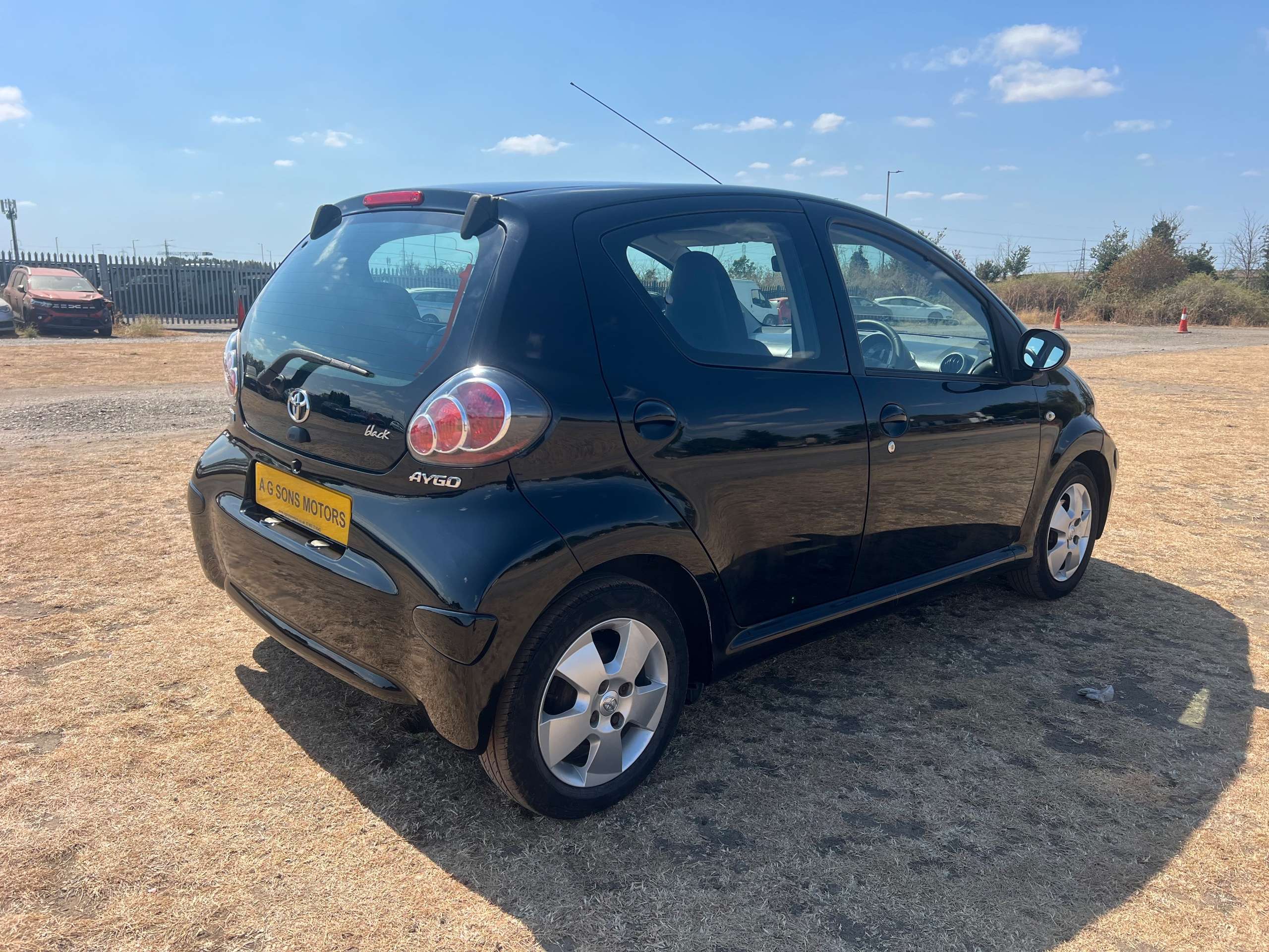A 2010 TOYOTA AYGO 1.0 VVT-i Black Hatchback 5dr Petrol MultiMode Euro 4 (AC) (67 bhp) A 2010 TOYOTA AYGO 1.0 VVT-i Black Hatchback 5dr Petrol MultiMode Euro 4 (AC) (67 bhp)