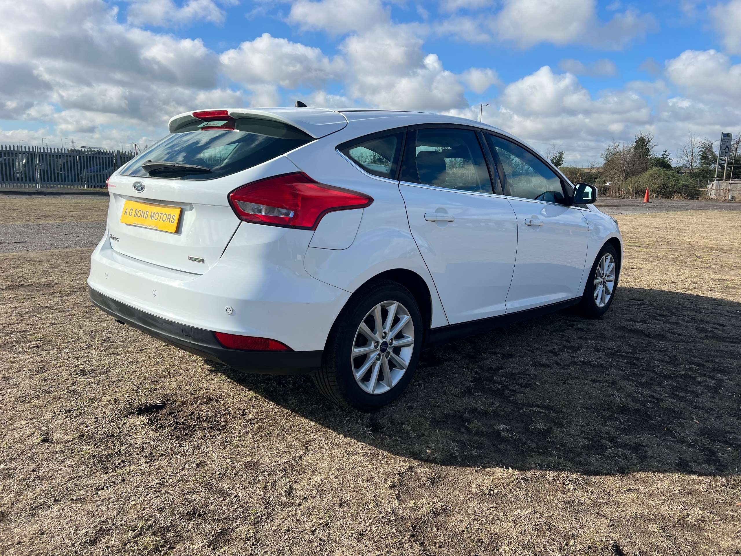 A 2016 FORD FOCUS 1.0T EcoBoost Titanium Hatchback 5dr Petrol Manual Euro 6 (s/s) (125 ps) A 2016 FORD FOCUS 1.0T EcoBoost Titanium Hatchback 5dr Petrol Manual Euro 6 (s/s) (125 ps)