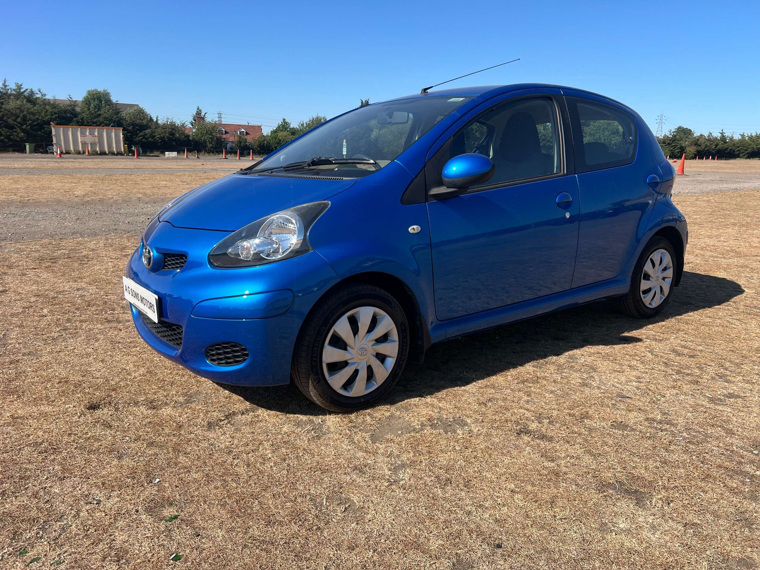 A 2011 TOYOTA AYGO 1.0 VVT-i Blue Hatchback 5dr Petrol MultiMode Euro 4 (67 bhp) A 2011 TOYOTA AYGO 1.0 VVT-i Blue Hatchback 5dr Petrol MultiMode Euro 4 (67 bhp)