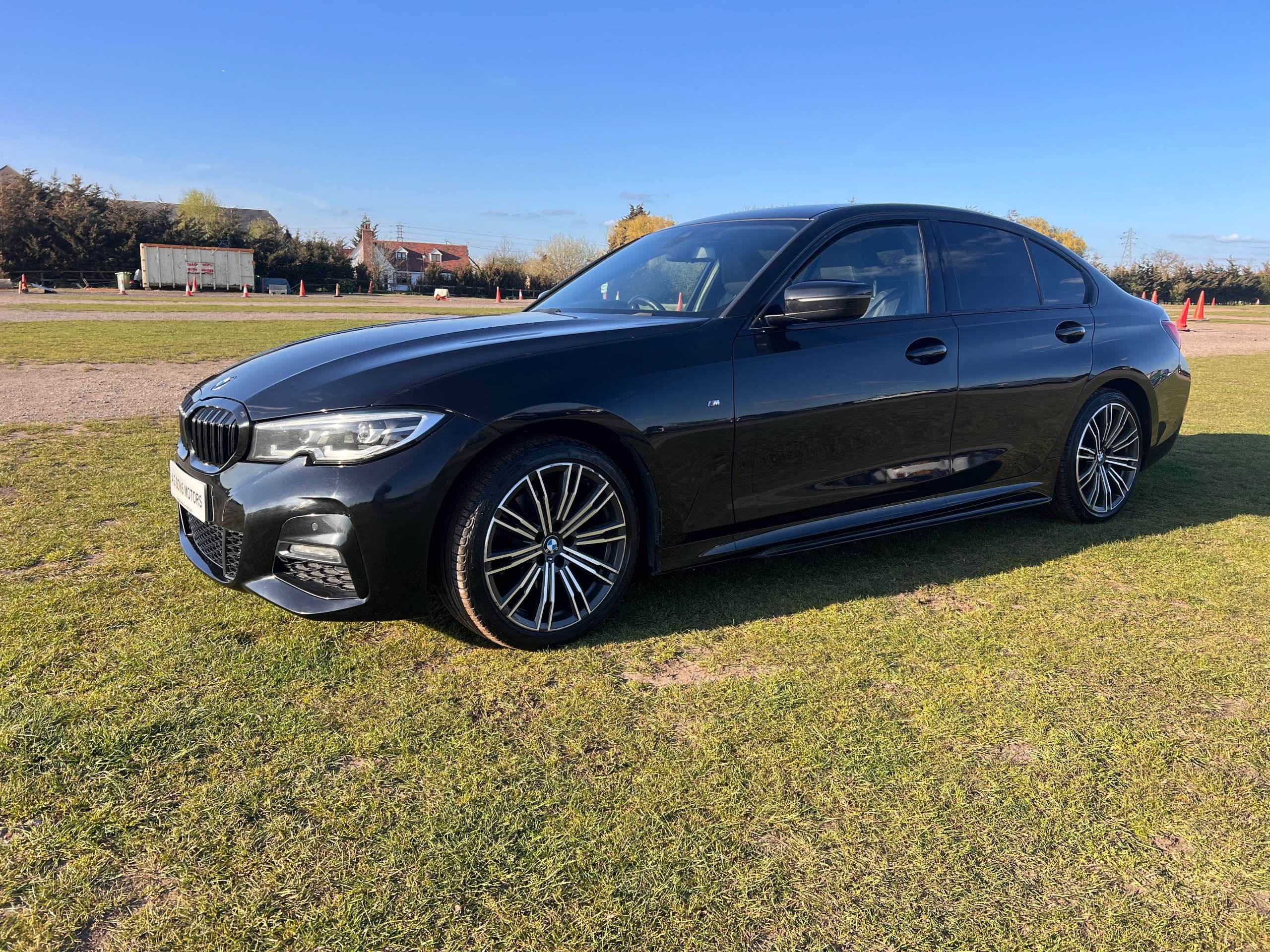 A 2019 BMW 3 SERIES 2.0 320d M Sport Saloon 4dr Diesel Auto Euro 6 (s/s) (190 ps) A 2019 BMW 3 SERIES 2.0 320d M Sport Saloon 4dr Diesel Auto Euro 6 (s/s) (190 ps)