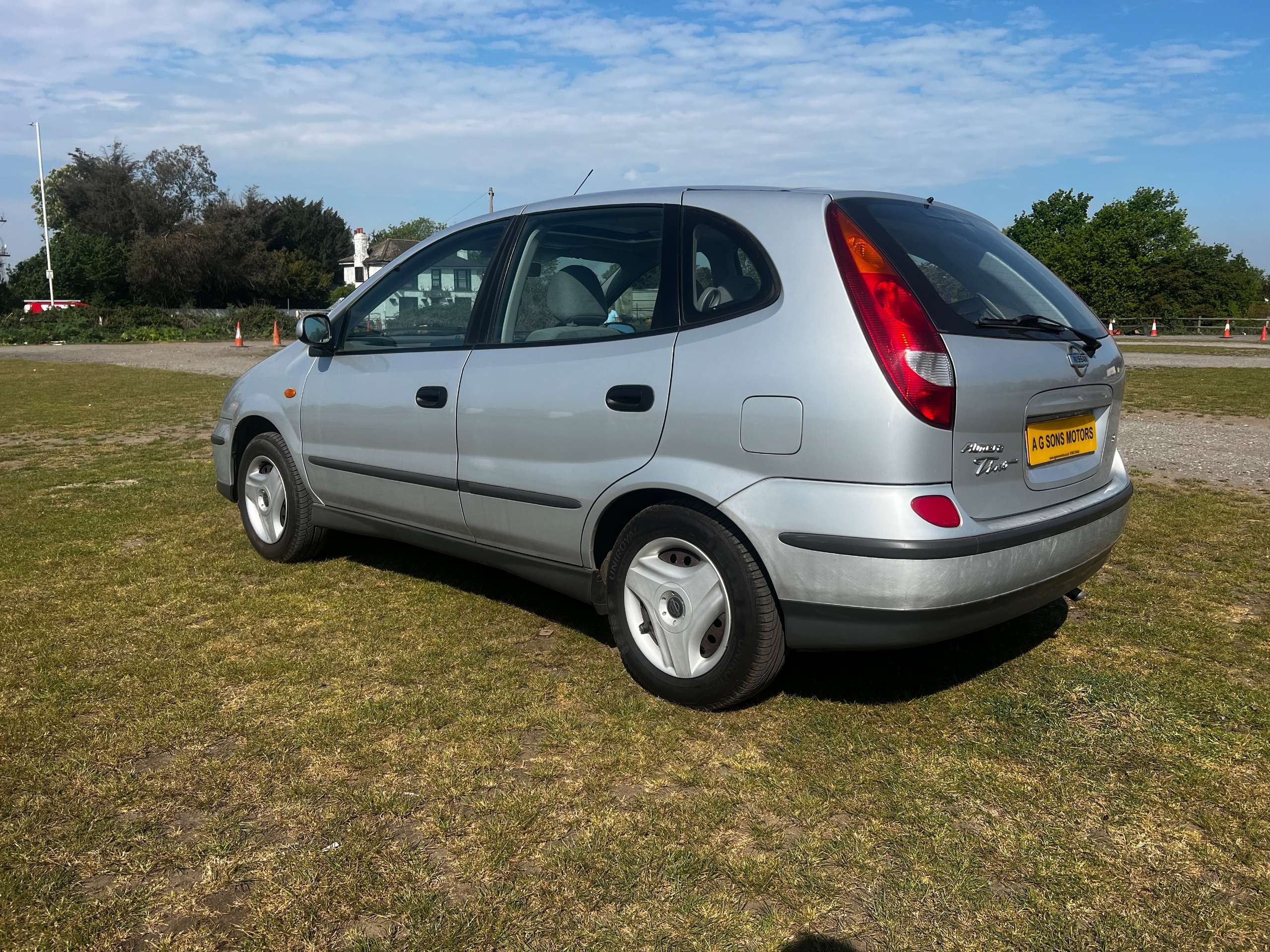A 2003 NISSAN ALMERA TINO 1.8 S MPV 5dr Petrol Manual (186 g/km, 114 bhp) A 2003 NISSAN ALMERA TINO 1.8 S MPV 5dr Petrol Manual (186 g/km, 114 bhp)