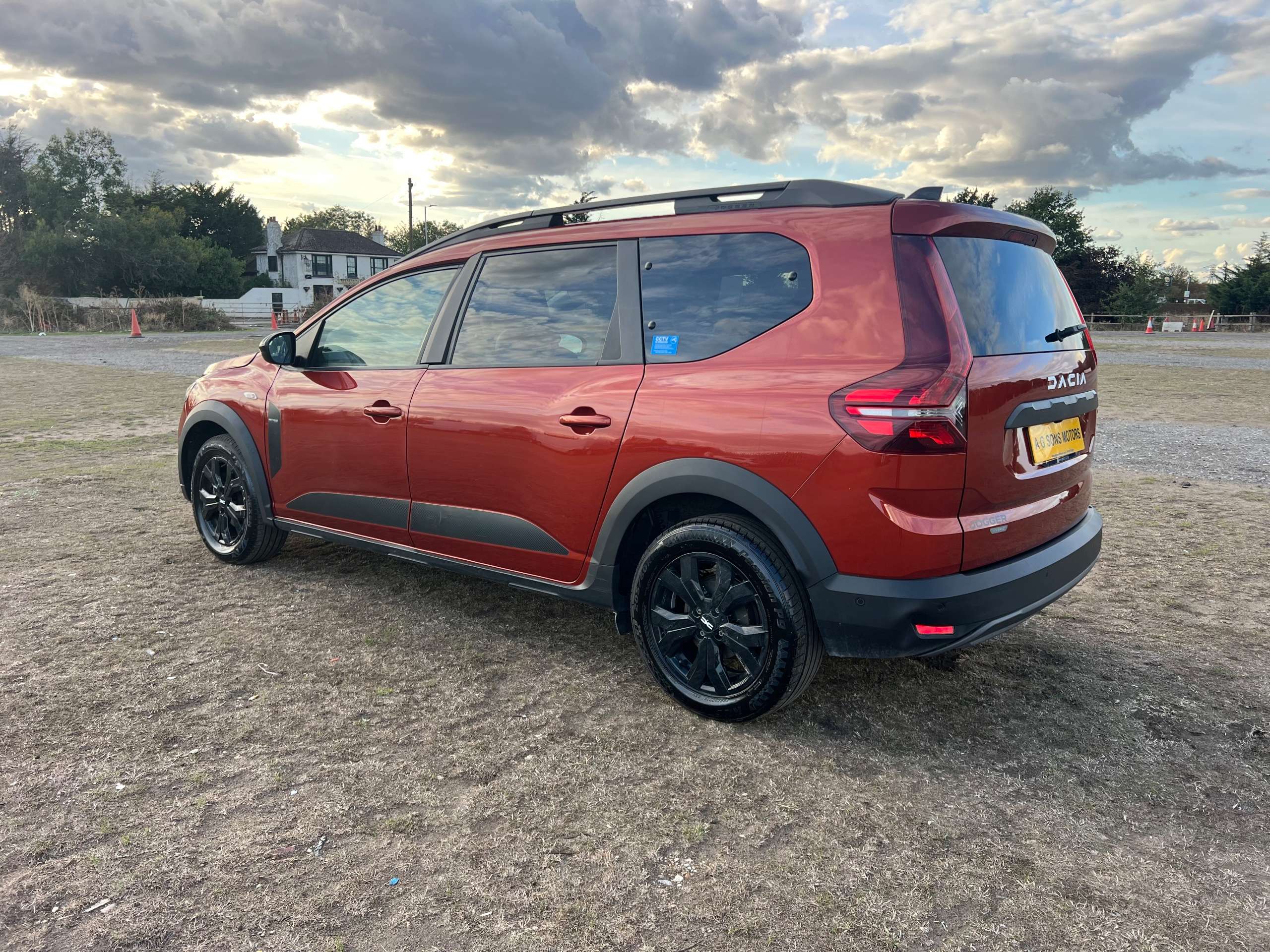 A 2023 DACIA JOGGER 1.6 Hybrid Extreme SE MPV 5dr Petrol Hybrid Auto Euro 6 (s/s) (140 ps) A 2023 DACIA JOGGER 1.6 Hybrid Extreme SE MPV 5dr Petrol Hybrid Auto Euro 6 (s/s) (140 ps)
