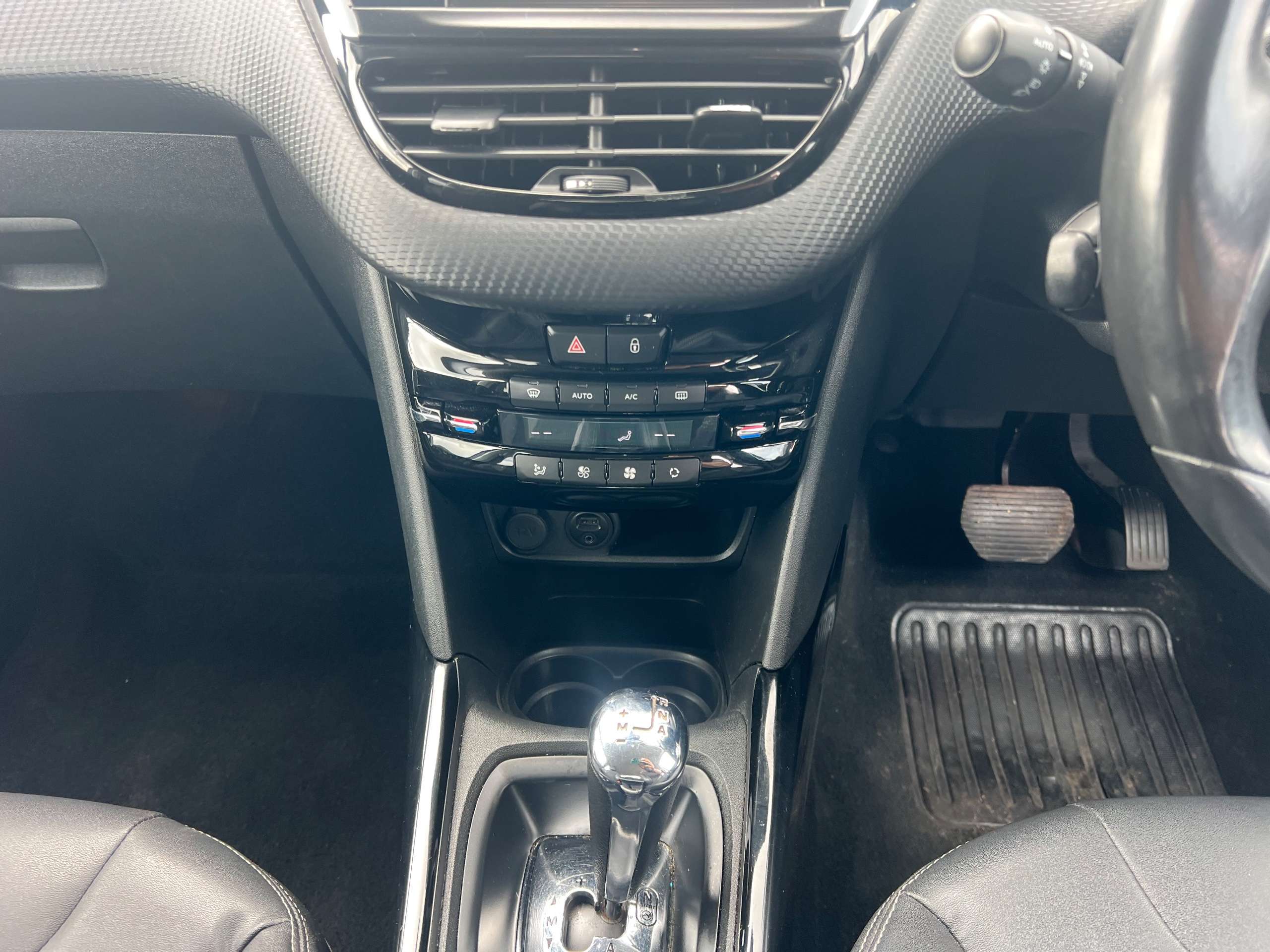 2015 PEUGEOT 2008 2015 PEUGEOT 2008