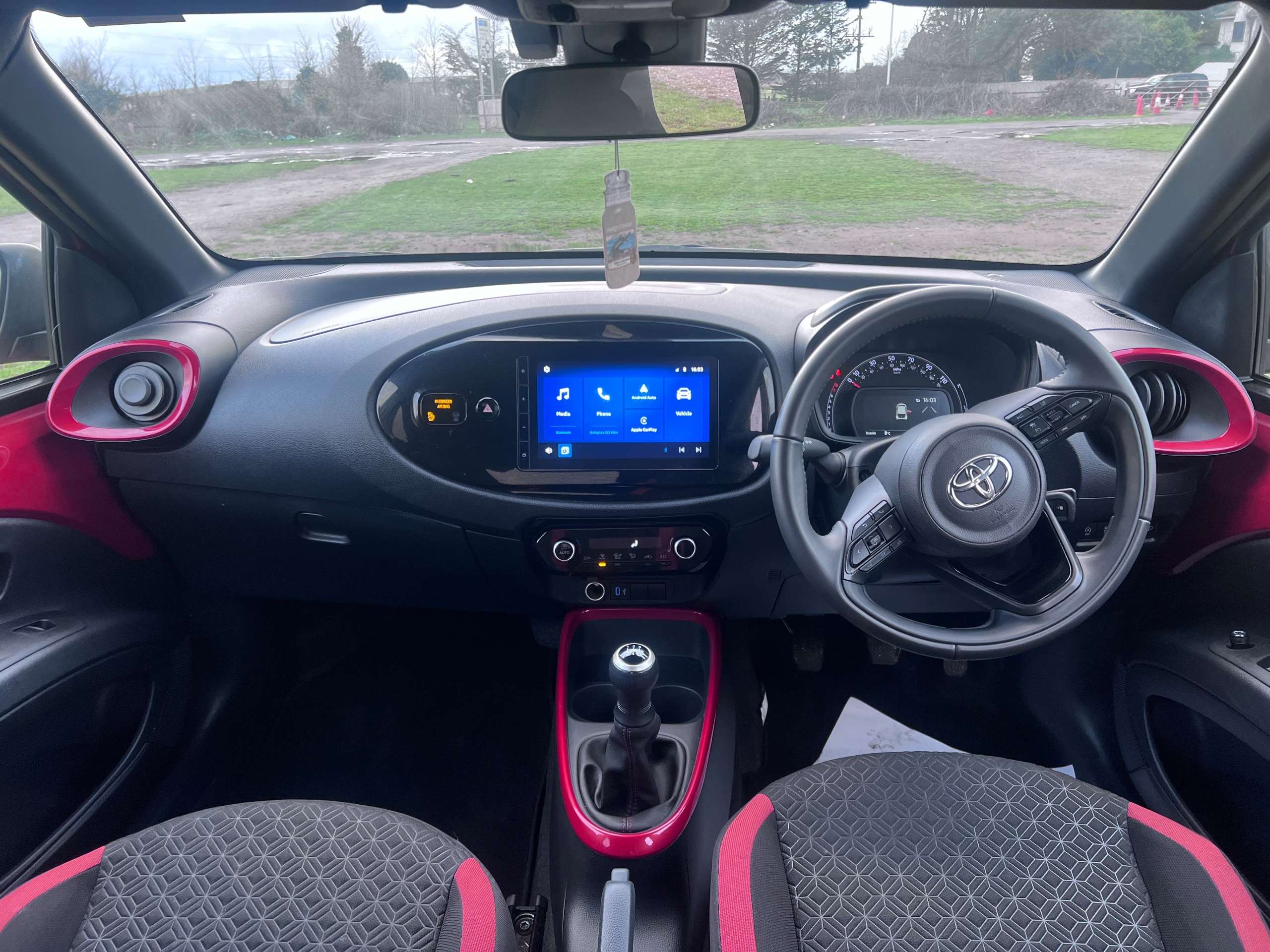 2025 TOYOTA AYGO X 2025 TOYOTA AYGO X