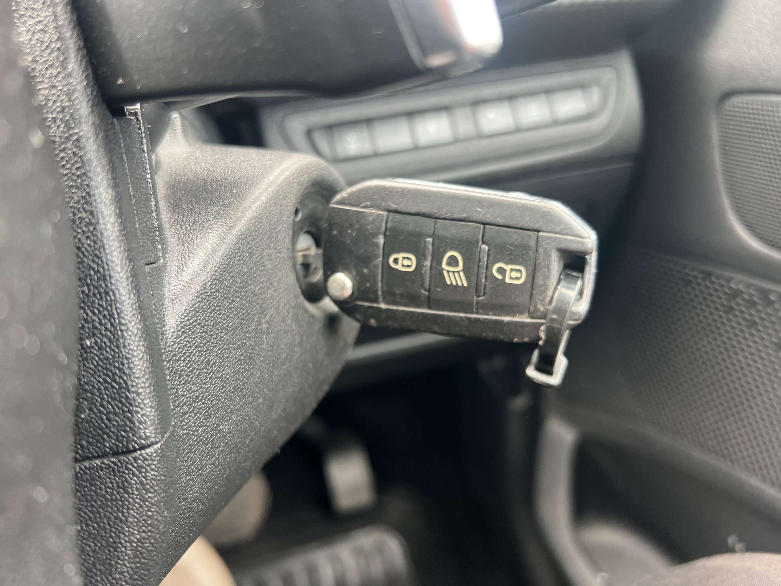 2015 PEUGEOT 2008 2015 PEUGEOT 2008