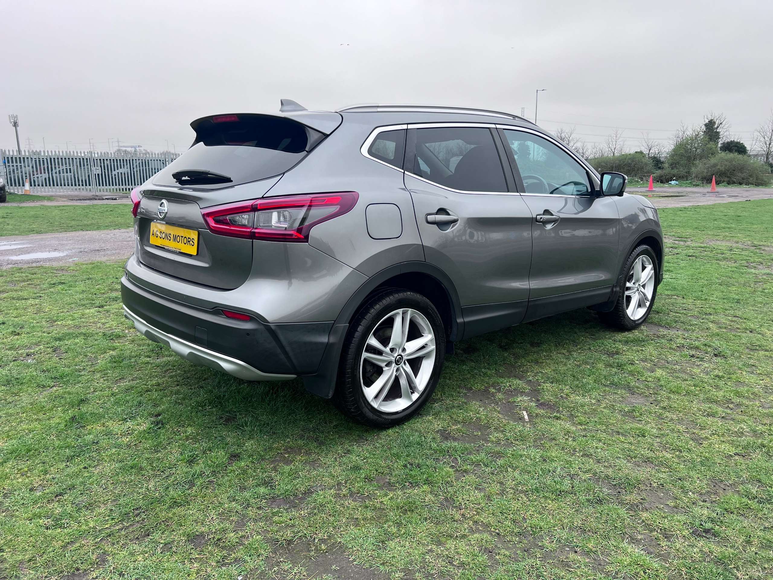 A 2019 NISSAN QASHQAI 1.3 DIG-T N-Motion SUV 5dr Petrol DCT Auto Euro 6 (s/s) (160 ps) A 2019 NISSAN QASHQAI 1.3 DIG-T N-Motion SUV 5dr Petrol DCT Auto Euro 6 (s/s) (160 ps)