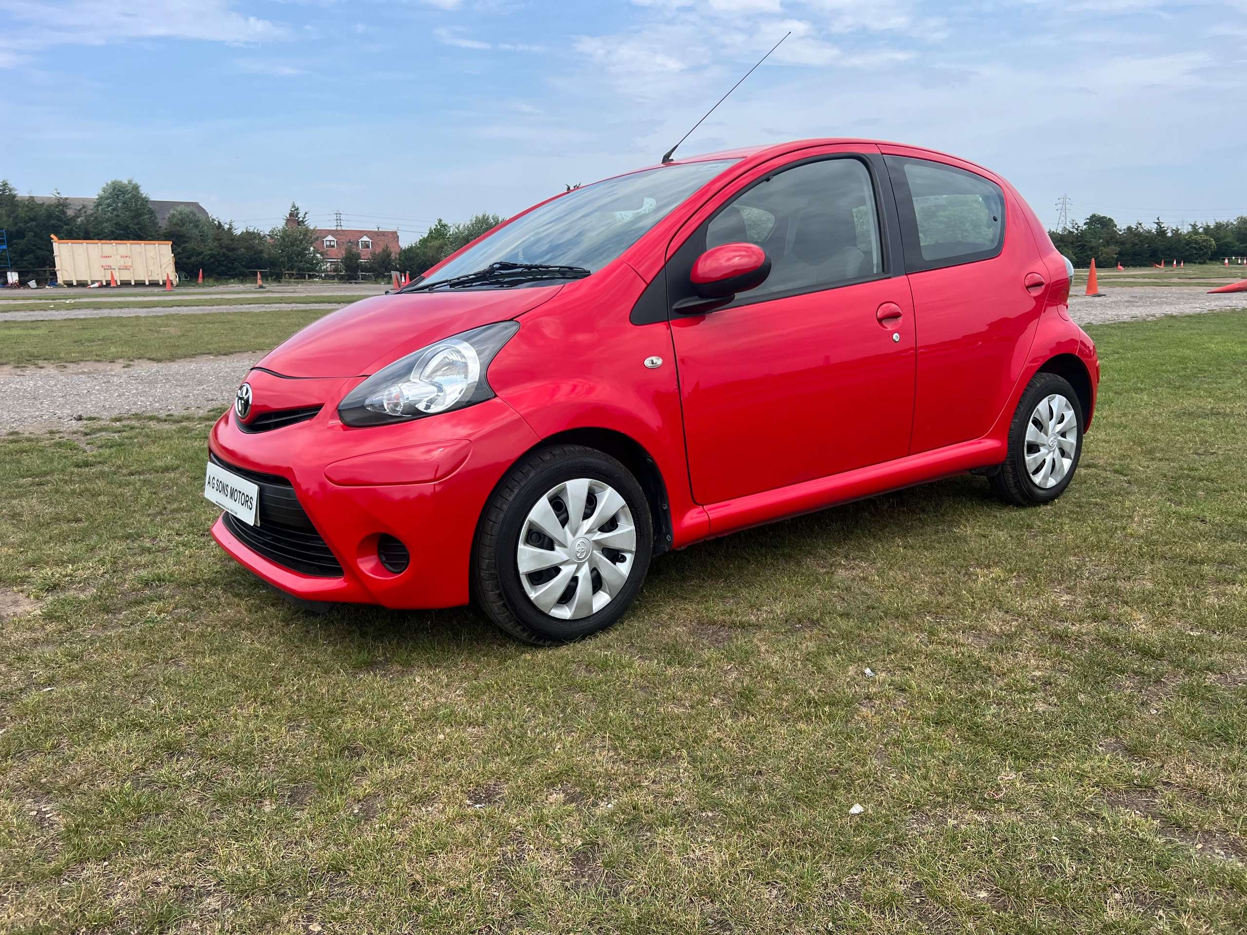 A 2014 TOYOTA AYGO 1.0 VVT-i Move Hatchback 5dr Petrol Manual Euro 5 (68 ps) A 2014 TOYOTA AYGO 1.0 VVT-i Move Hatchback 5dr Petrol Manual Euro 5 (68 ps)