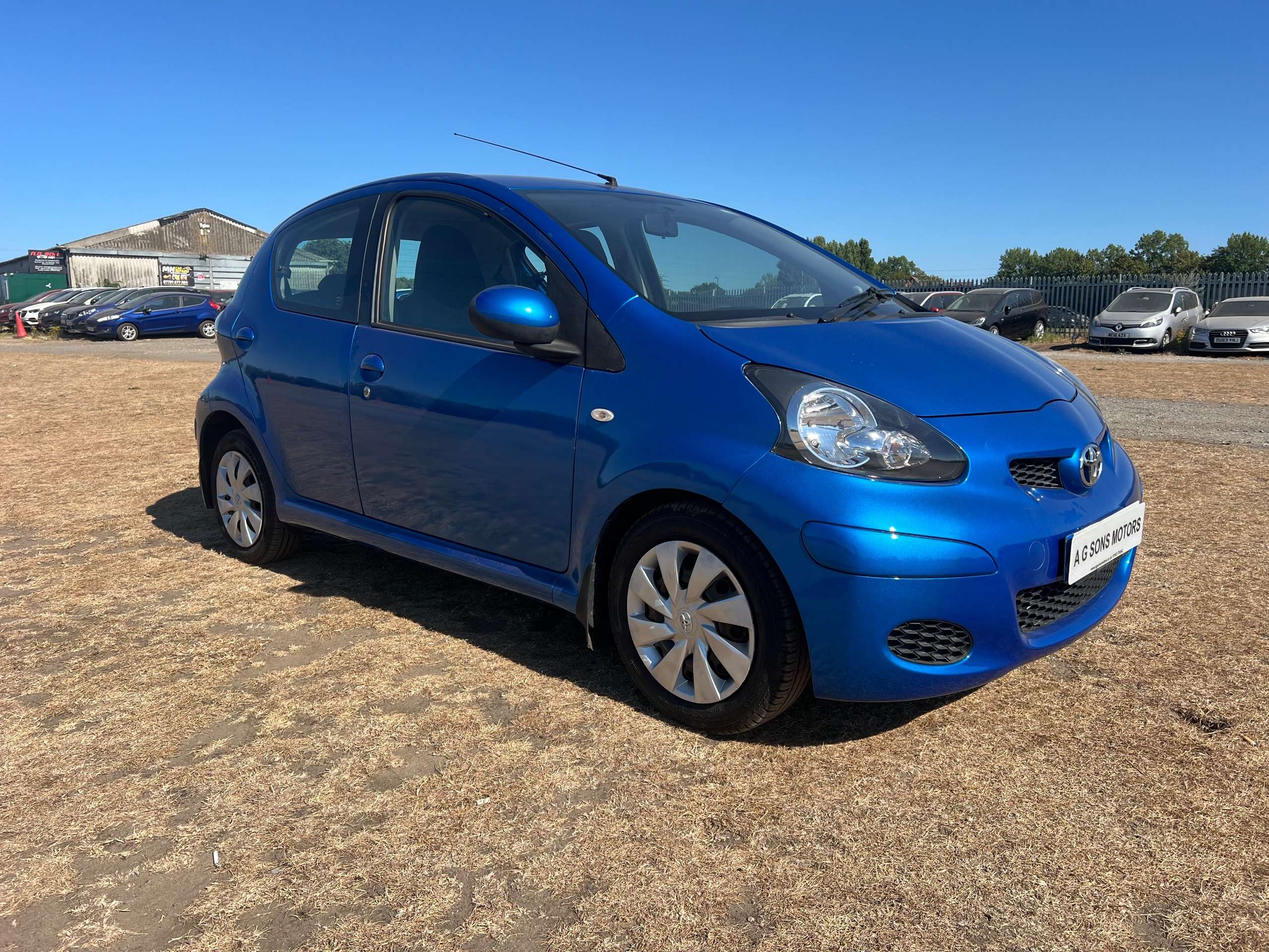 A 2011 TOYOTA AYGO 1.0 VVT-i Blue Hatchback 5dr Petrol MultiMode Euro 4 (67 bhp) A 2011 TOYOTA AYGO 1.0 VVT-i Blue Hatchback 5dr Petrol MultiMode Euro 4 (67 bhp)