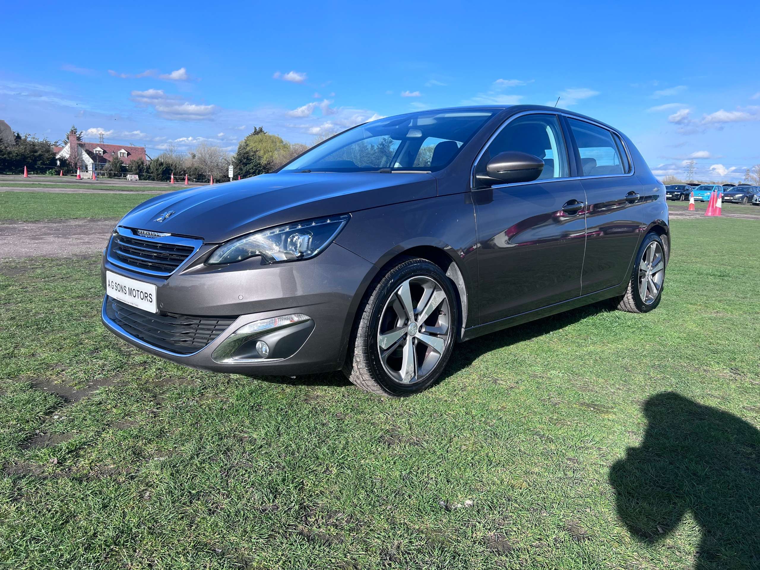 A 2014 PEUGEOT 308 1.6 THP Allure Hatchback 5dr Petrol Manual Euro 5 (125 ps) A 2014 PEUGEOT 308 1.6 THP Allure Hatchback 5dr Petrol Manual Euro 5 (125 ps)