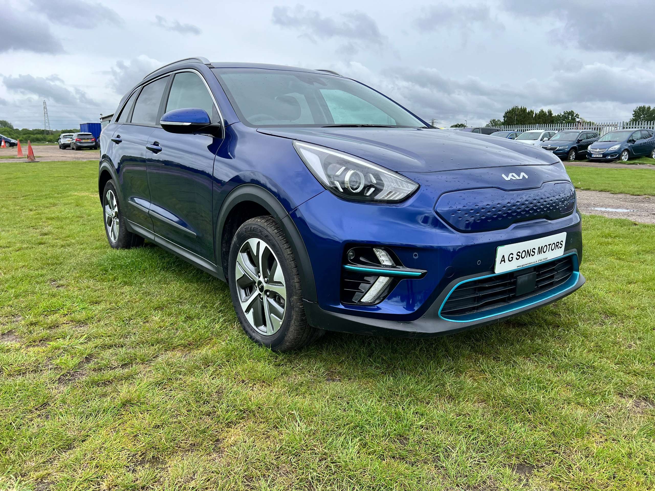 A 2022 KIA NIRO 2 A 2022 KIA NIRO 2
