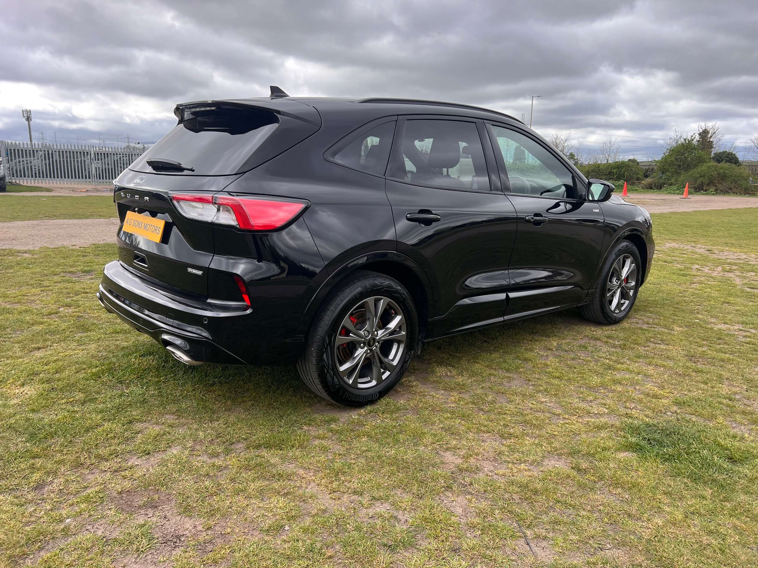 A 2023 FORD KUGA 2.5h Duratec ST-Line Edition SUV 5dr Petrol Hybrid CVT Euro 6 (s/s) (190 ps) A 2023 FORD KUGA 2.5h Duratec ST-Line Edition SUV 5dr Petrol Hybrid CVT Euro 6 (s/s) (190 ps)