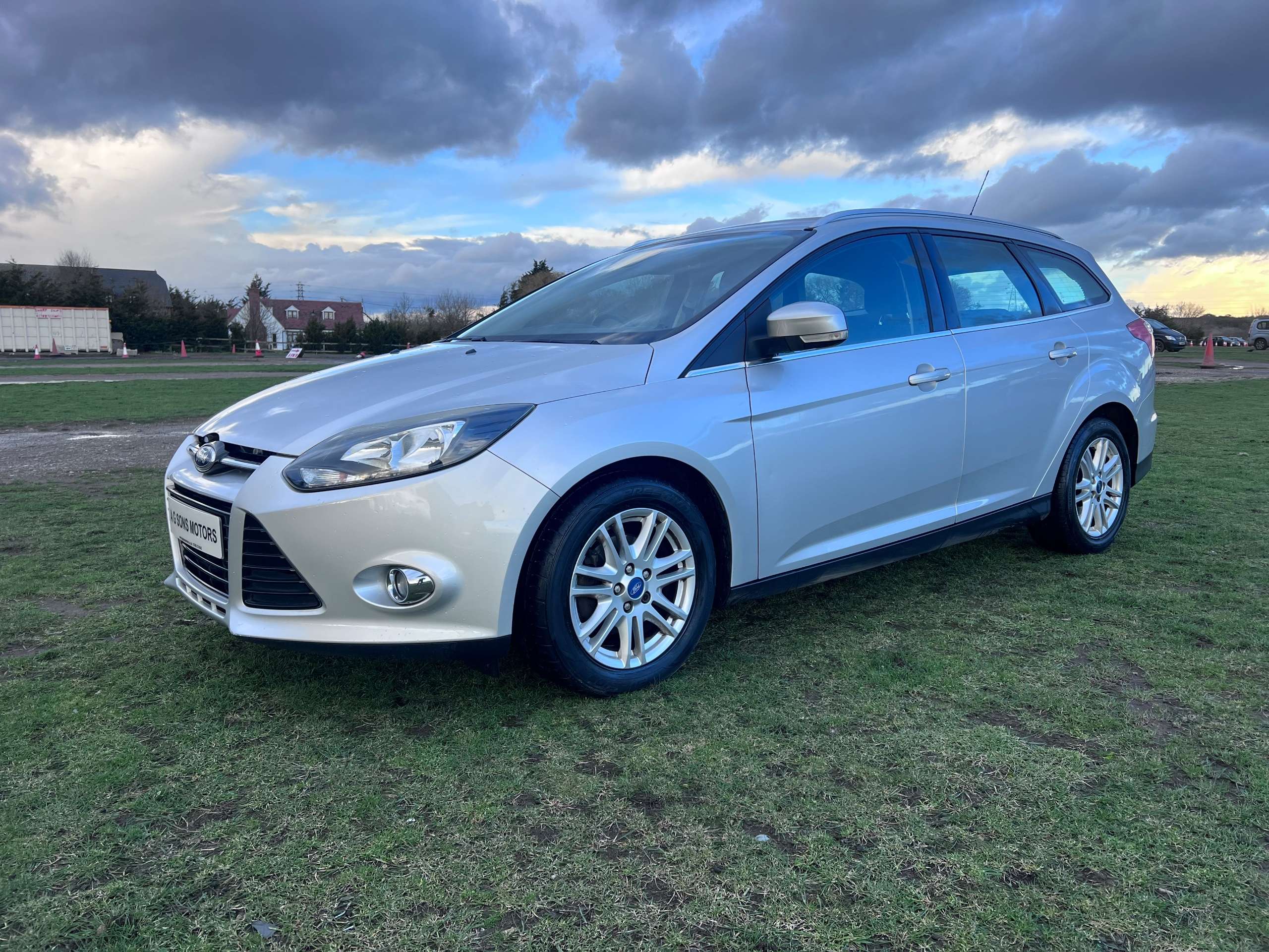 A 2012 FORD FOCUS 1.0T EcoBoost Titanium Estate 5dr Petrol Manual Euro 5 (s/s) (125 ps) A 2012 FORD FOCUS 1.0T EcoBoost Titanium Estate 5dr Petrol Manual Euro 5 (s/s) (125 ps)