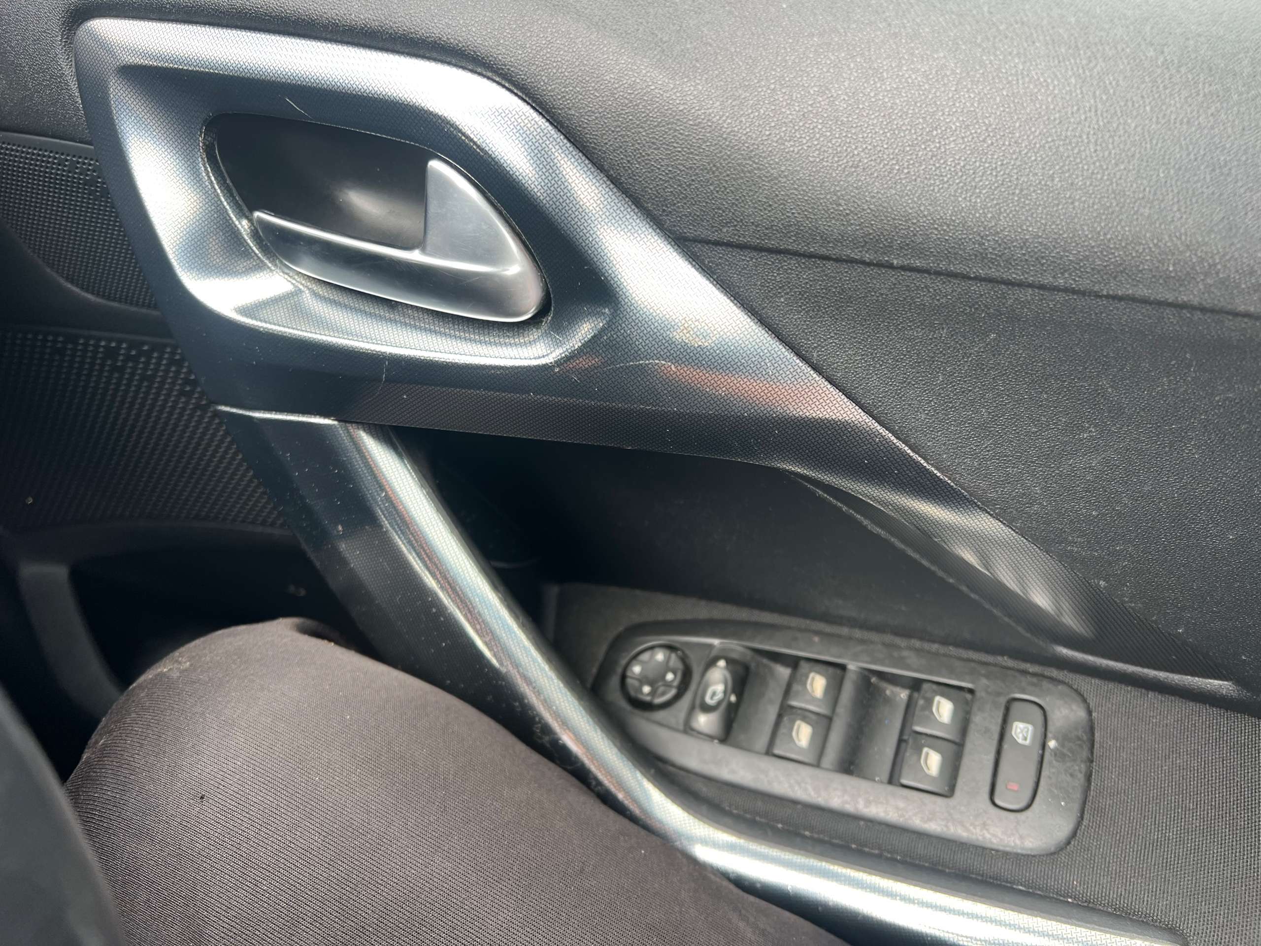 2015 PEUGEOT 2008 2015 PEUGEOT 2008