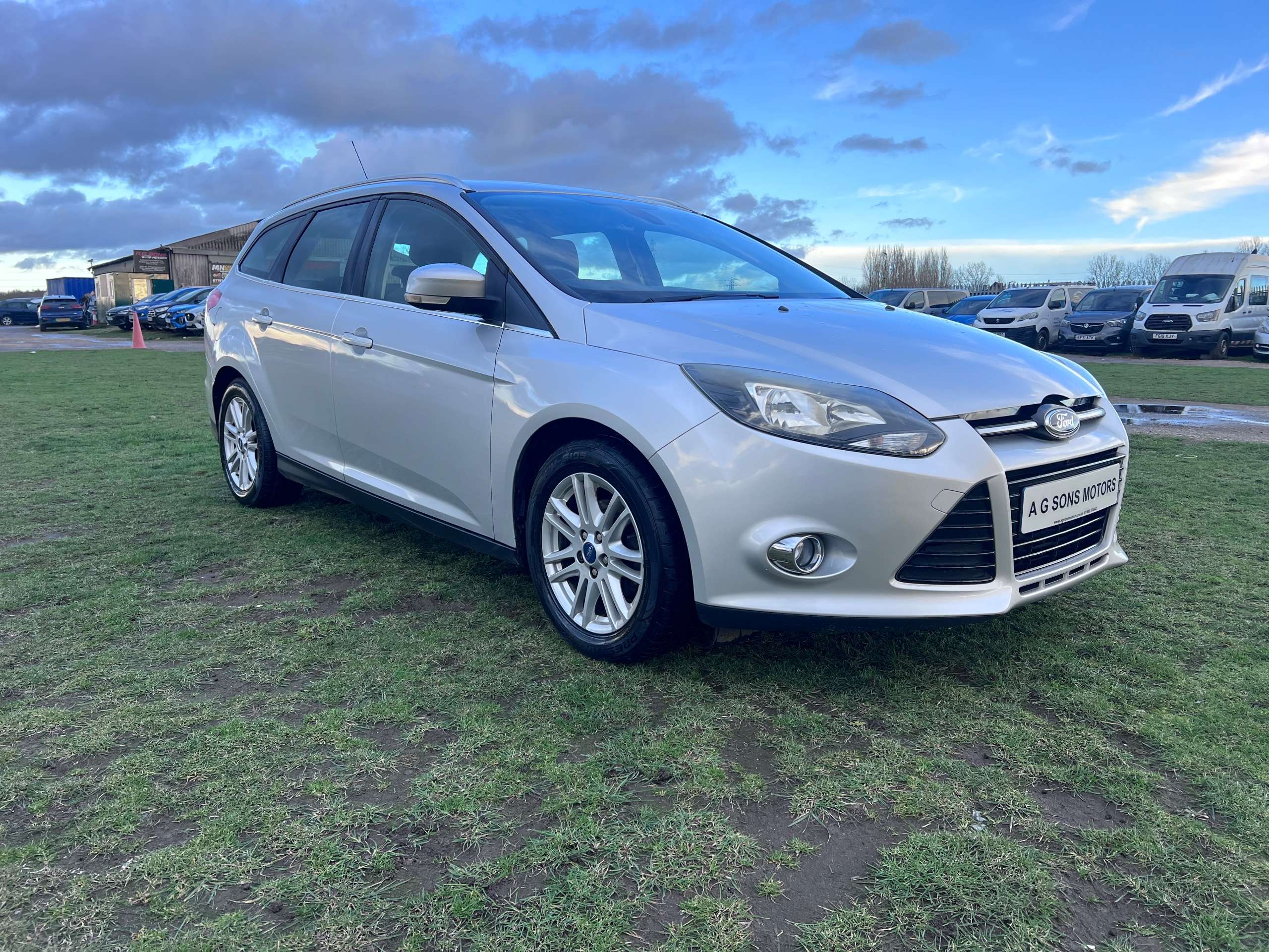 A 2012 FORD FOCUS 1.0T EcoBoost Titanium Estate 5dr Petrol Manual Euro 5 (s/s) (125 ps) A 2012 FORD FOCUS 1.0T EcoBoost Titanium Estate 5dr Petrol Manual Euro 5 (s/s) (125 ps)