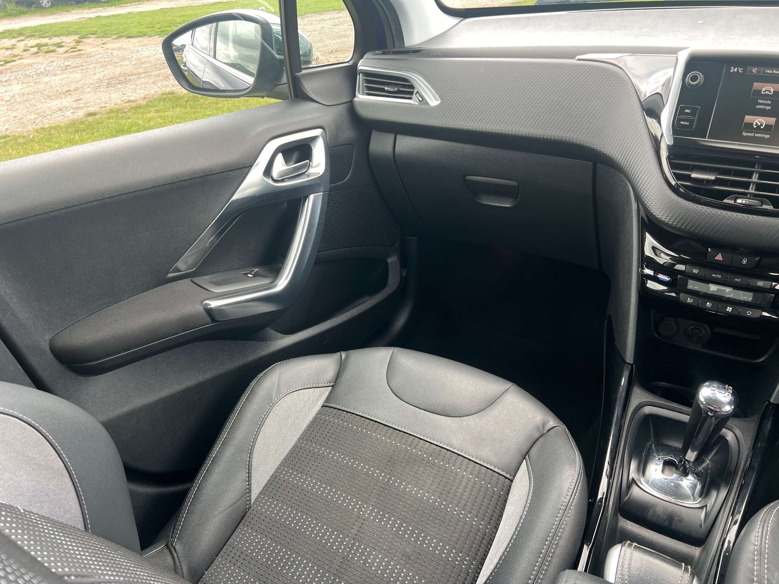 2015 PEUGEOT 2008 2015 PEUGEOT 2008