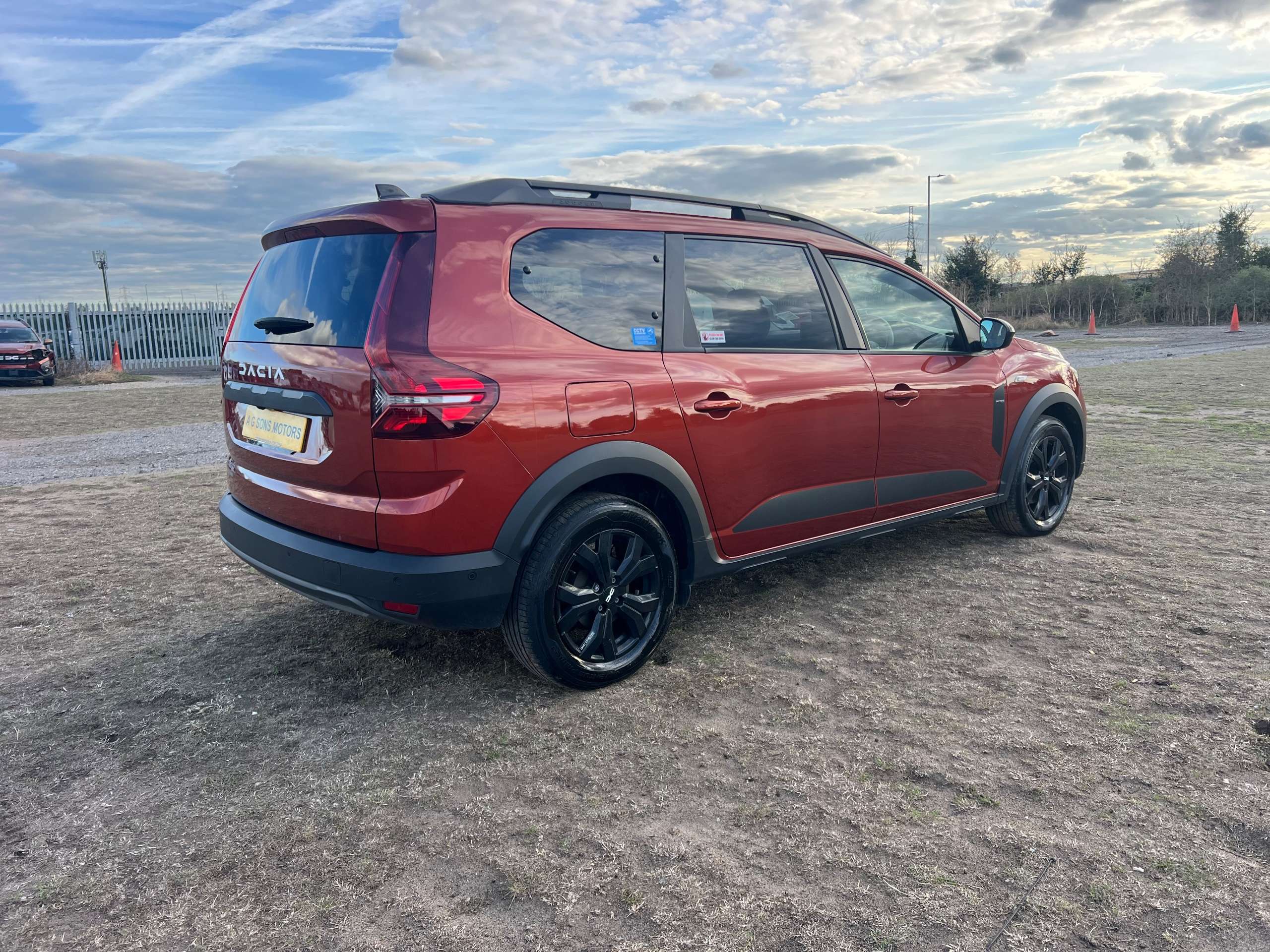A 2023 DACIA JOGGER 1.6 Hybrid Extreme SE MPV 5dr Petrol Hybrid Auto Euro 6 (s/s) (140 ps) A 2023 DACIA JOGGER 1.6 Hybrid Extreme SE MPV 5dr Petrol Hybrid Auto Euro 6 (s/s) (140 ps)